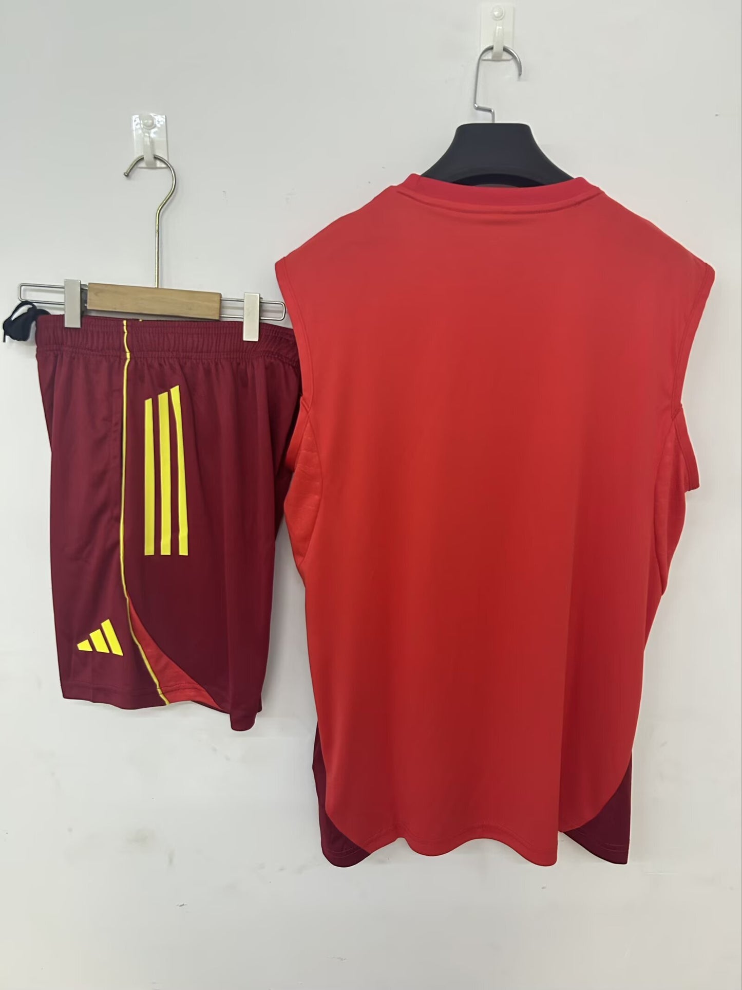 25-26 Nottingham Forest training jersey red