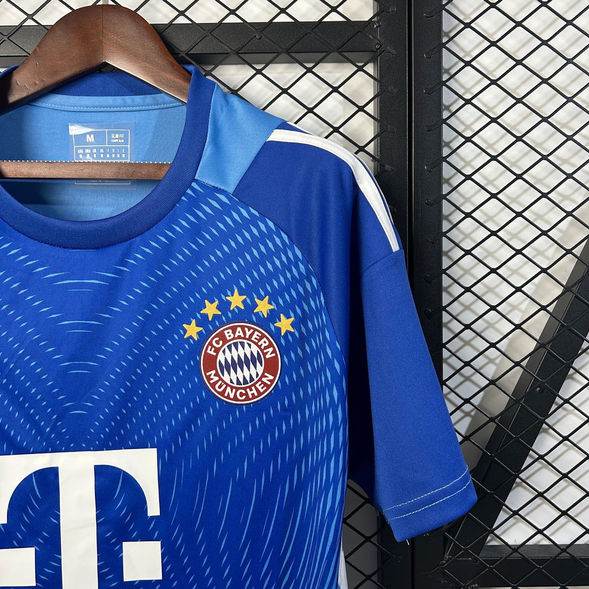 25-26 Bayern Munich Goalkeeper detail
