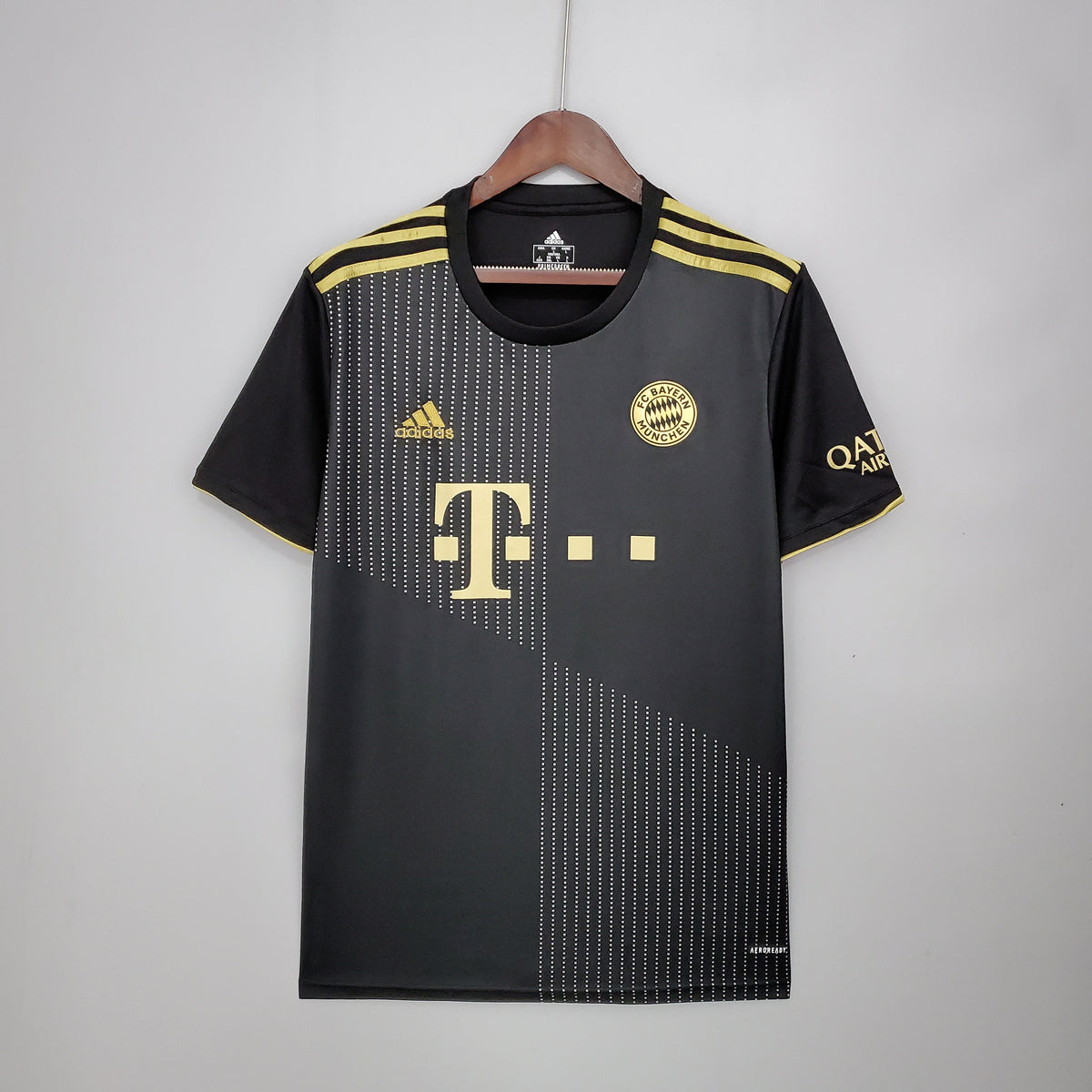 21-22 Bayern Munich away detail