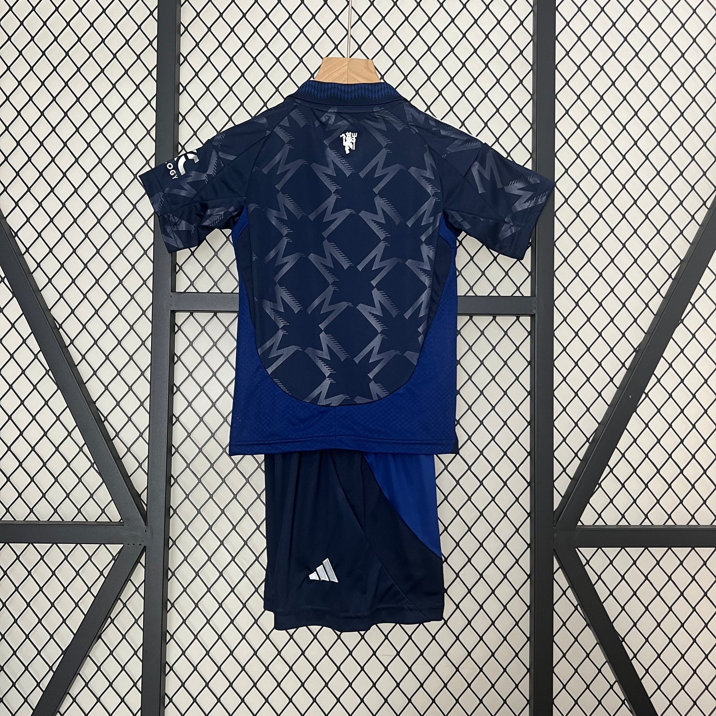 24-25 Kids M-U away detail