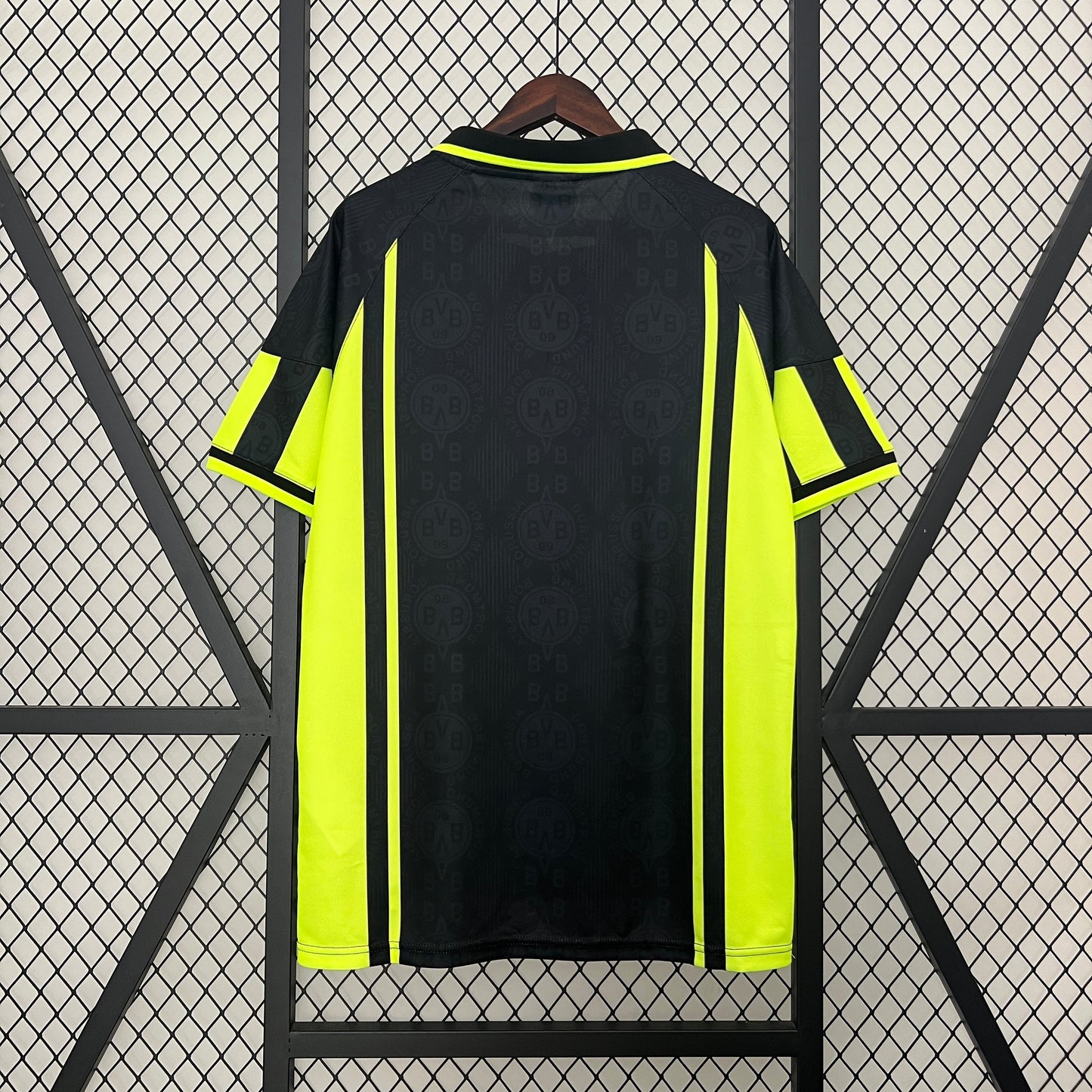 Retro Dortmund 96-97 Away detail