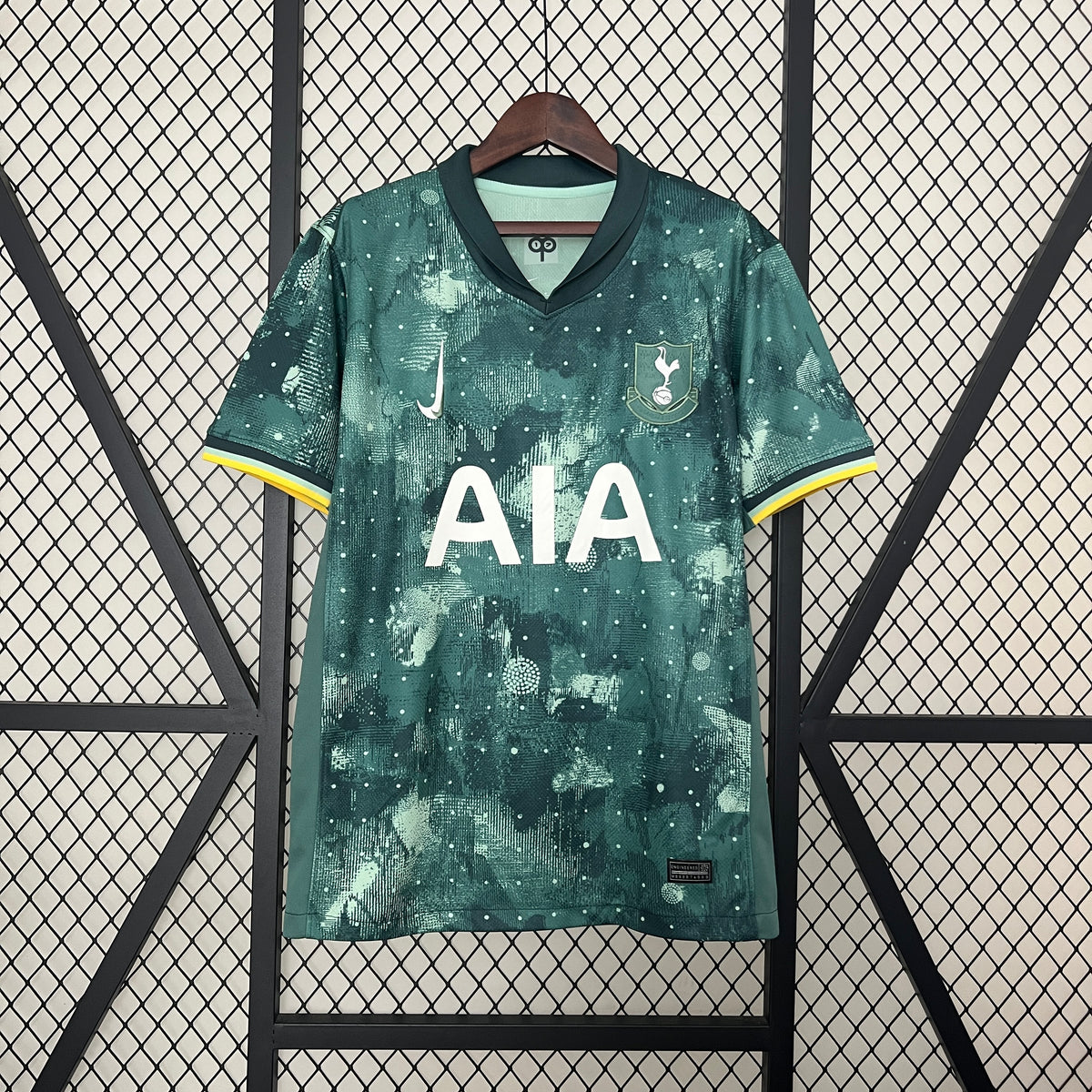 24-25 Tottenham Third Away detail