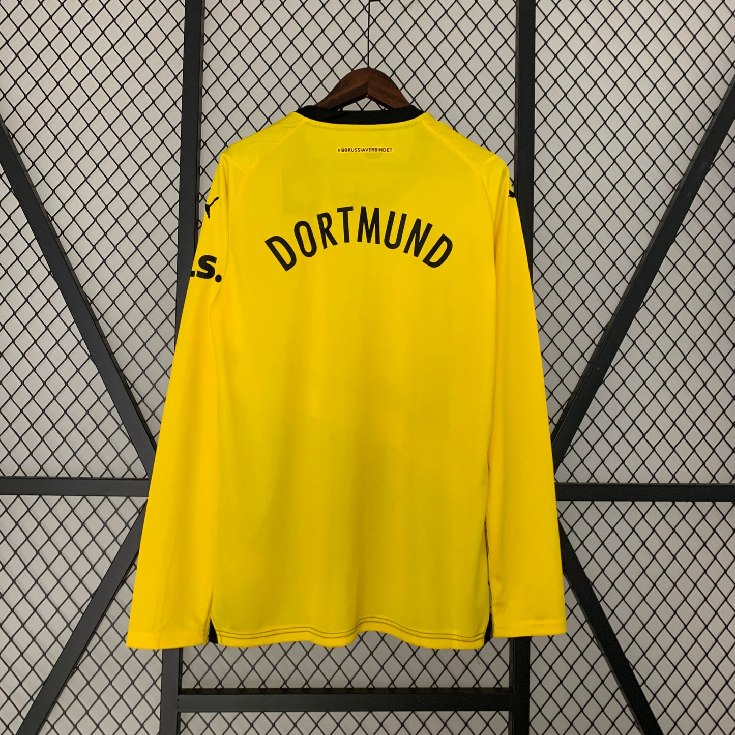 23-24 Long sleeve Dortmund home detail
