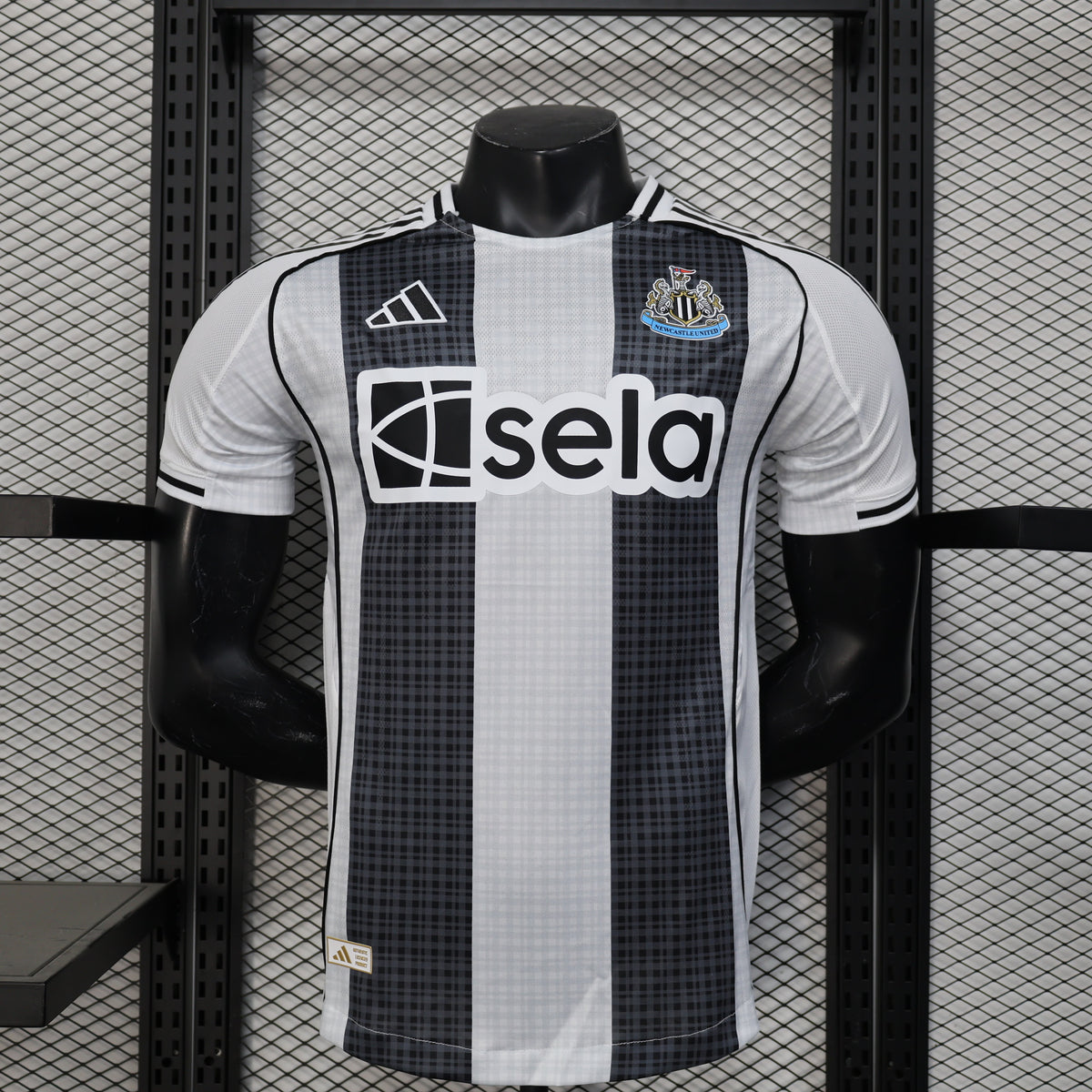 25-26 Player Newcastle United Home detail