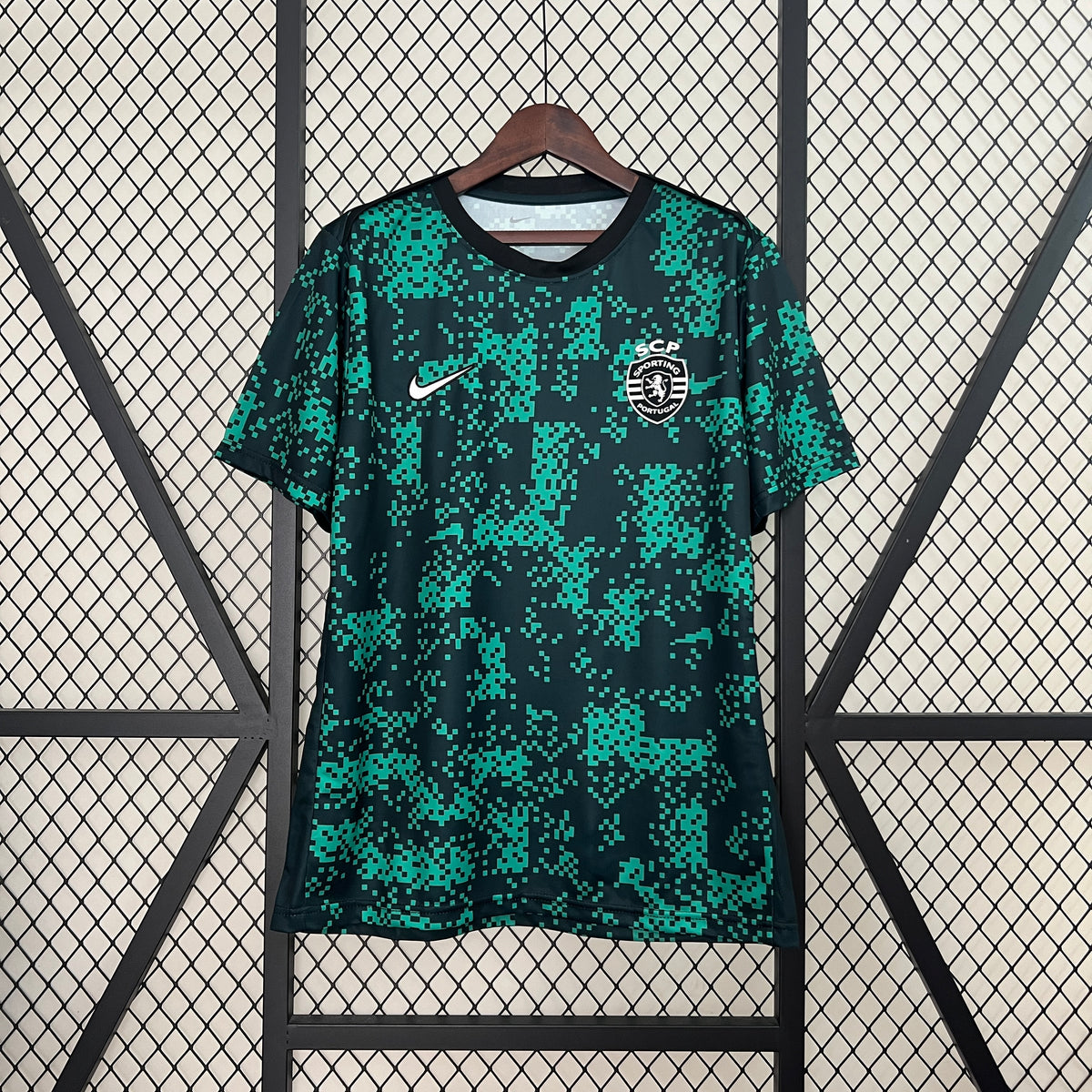 24-25 Sporting Lisbon Training Jersey detail