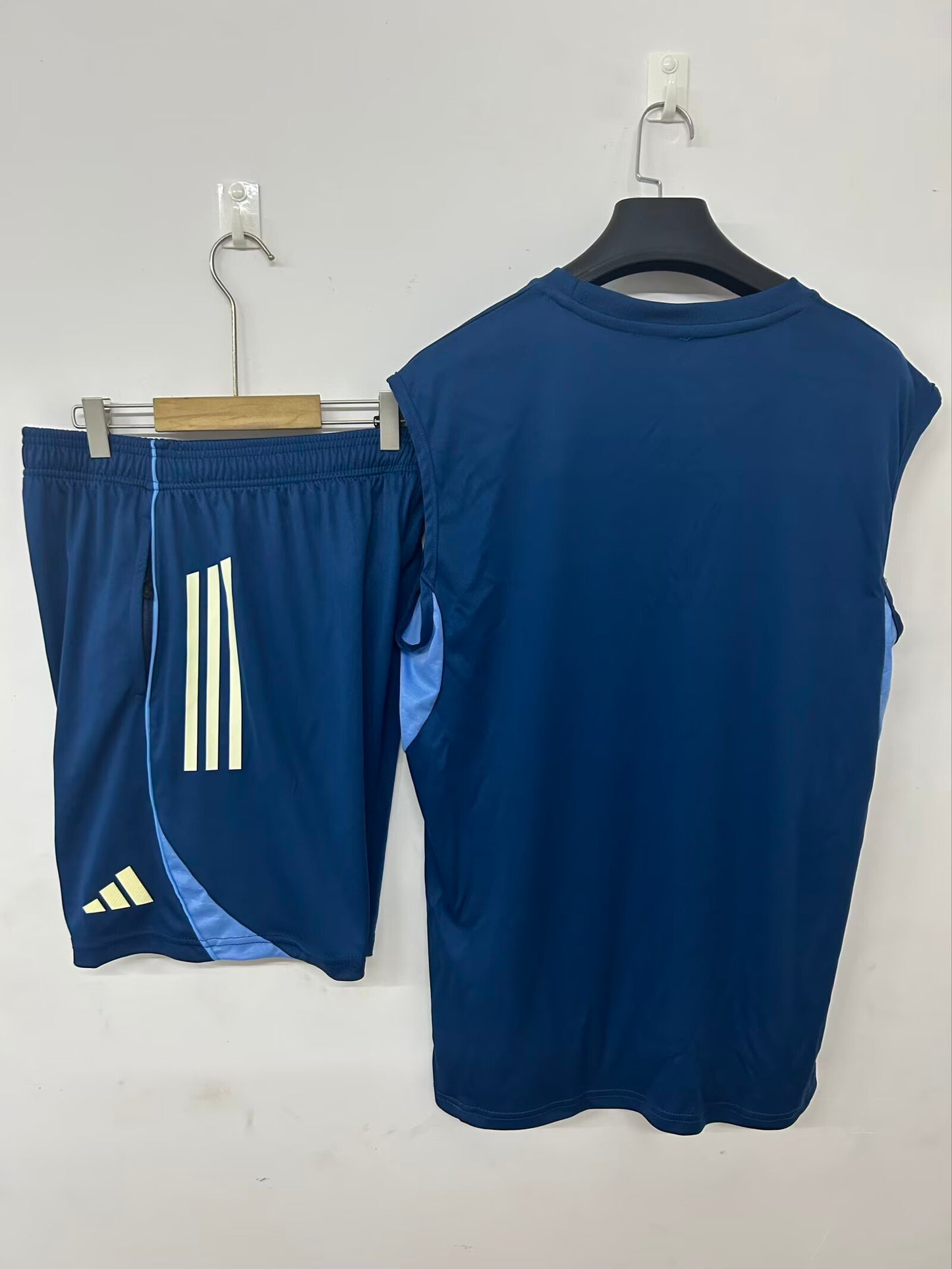25-26 Fulham Training Jersey sapphire detail