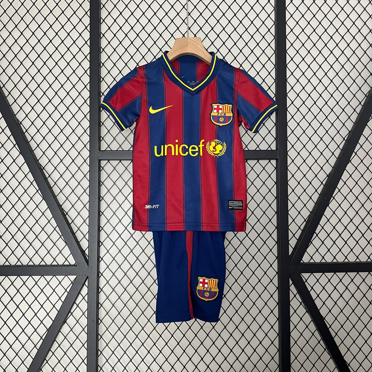 kids Barcelona 09-10 home detail