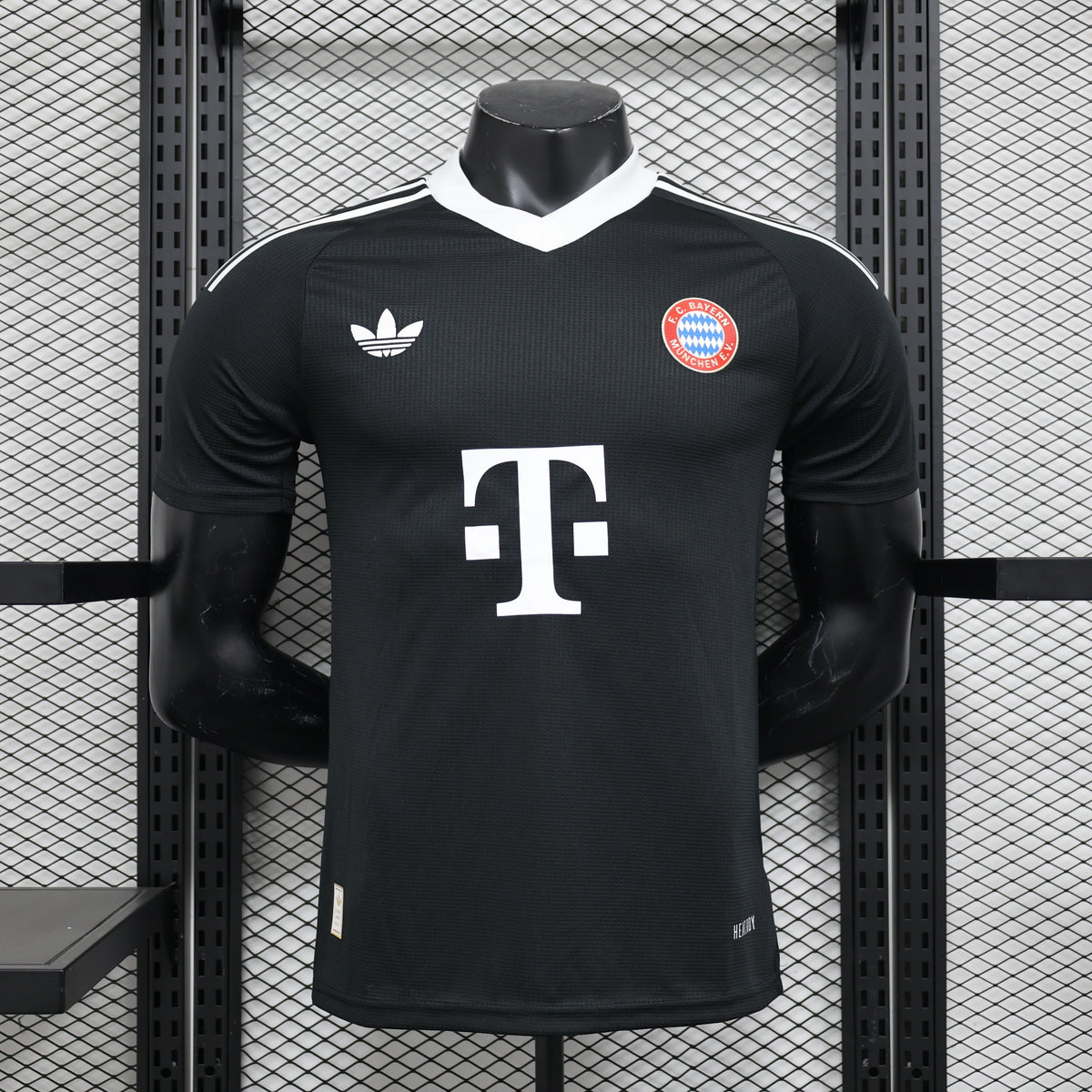 24-25 Player Bayern Munich Black Goalkeeper