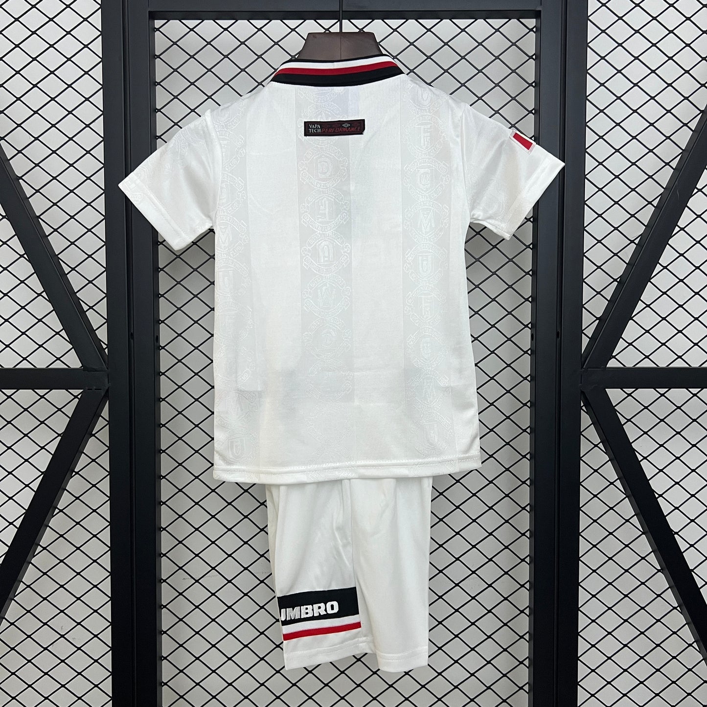 kids M-U 97-98 away detail