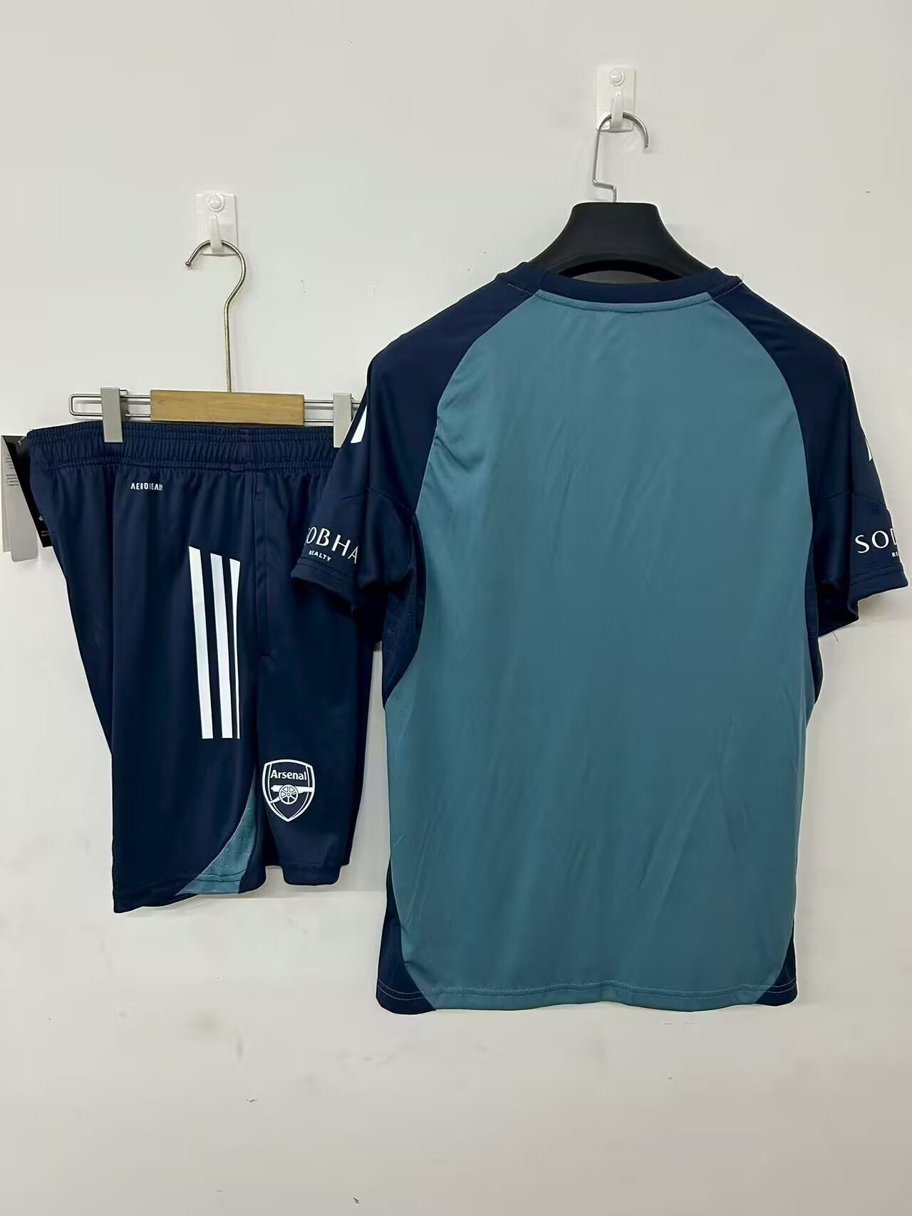 25-26 Arsenal training suit navy detail