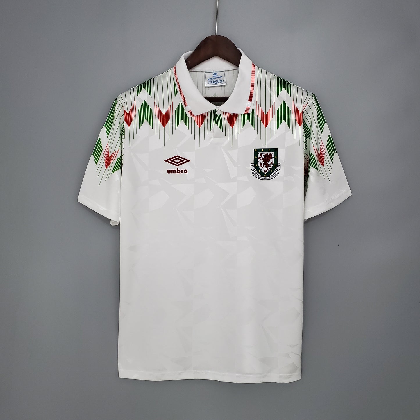 Retro Wales 90-92 away detail