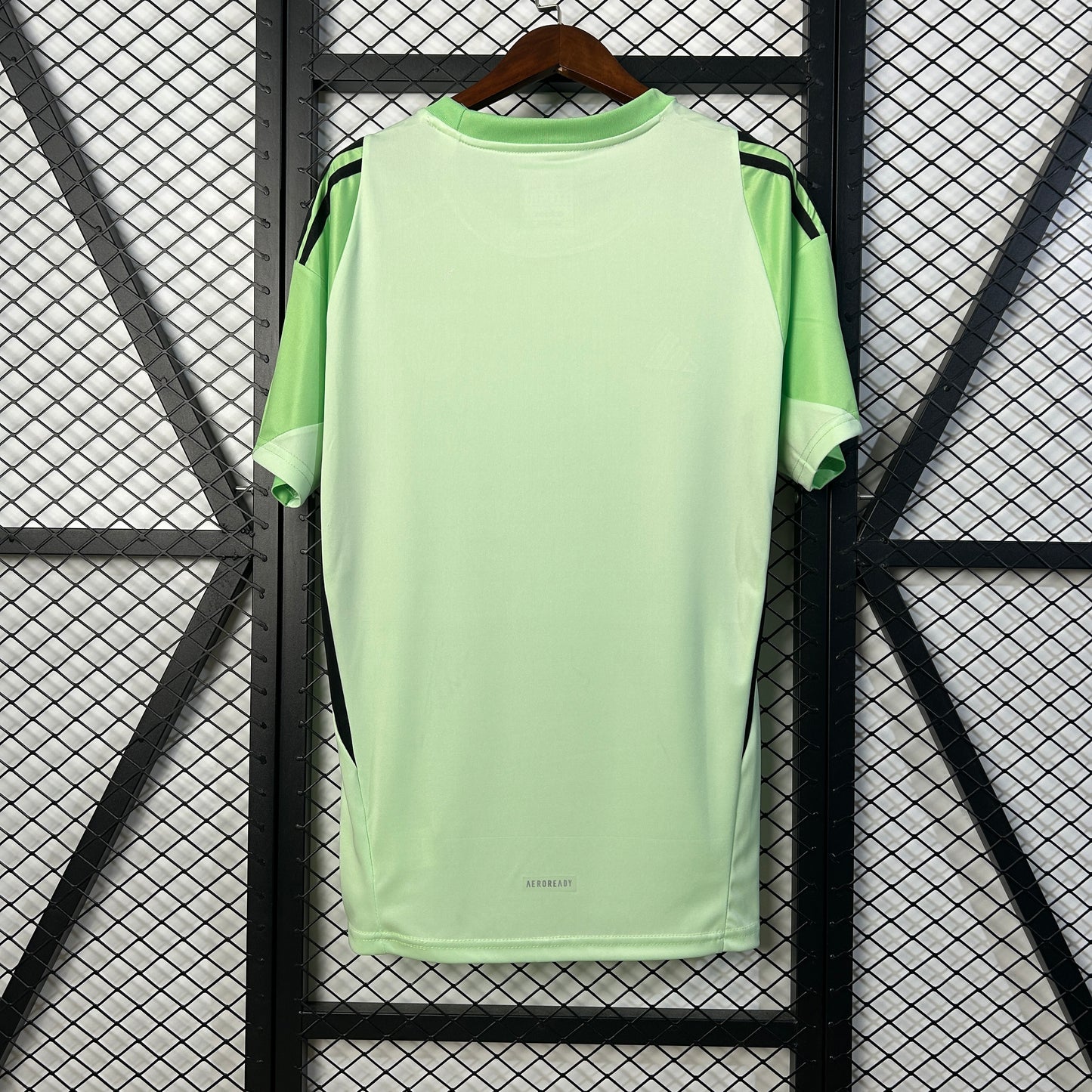25-26 Benfica training goalkeeper detail