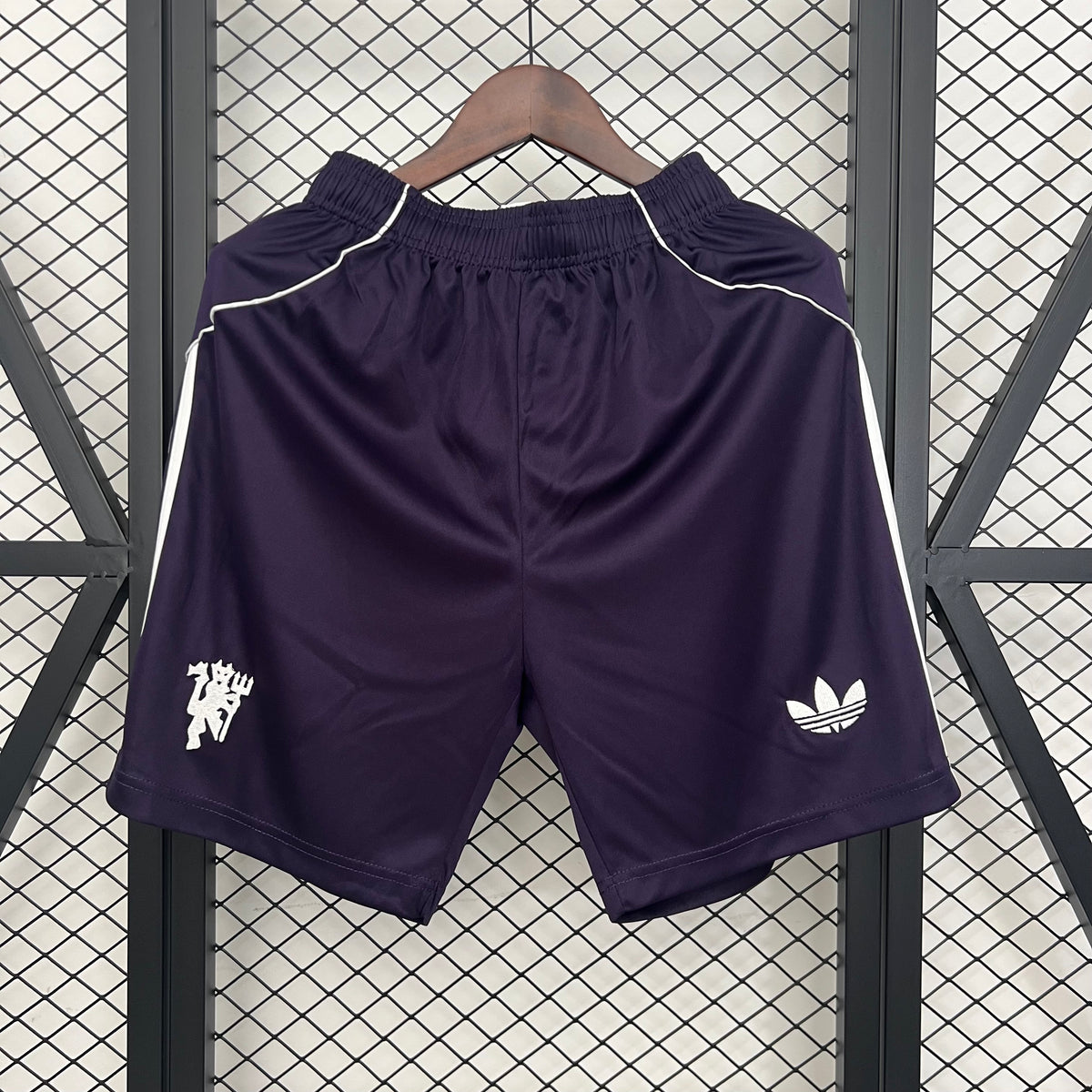 27-26 shorts M-U detail
