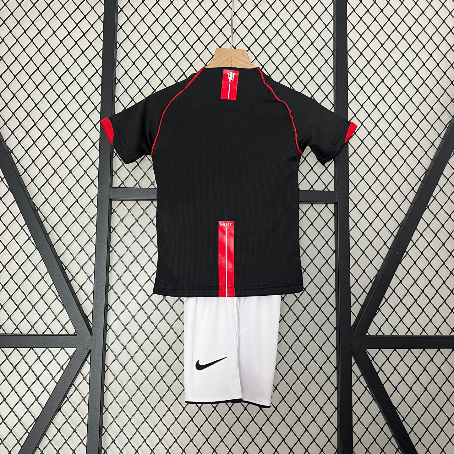 kids M-U 07-08 black detail
