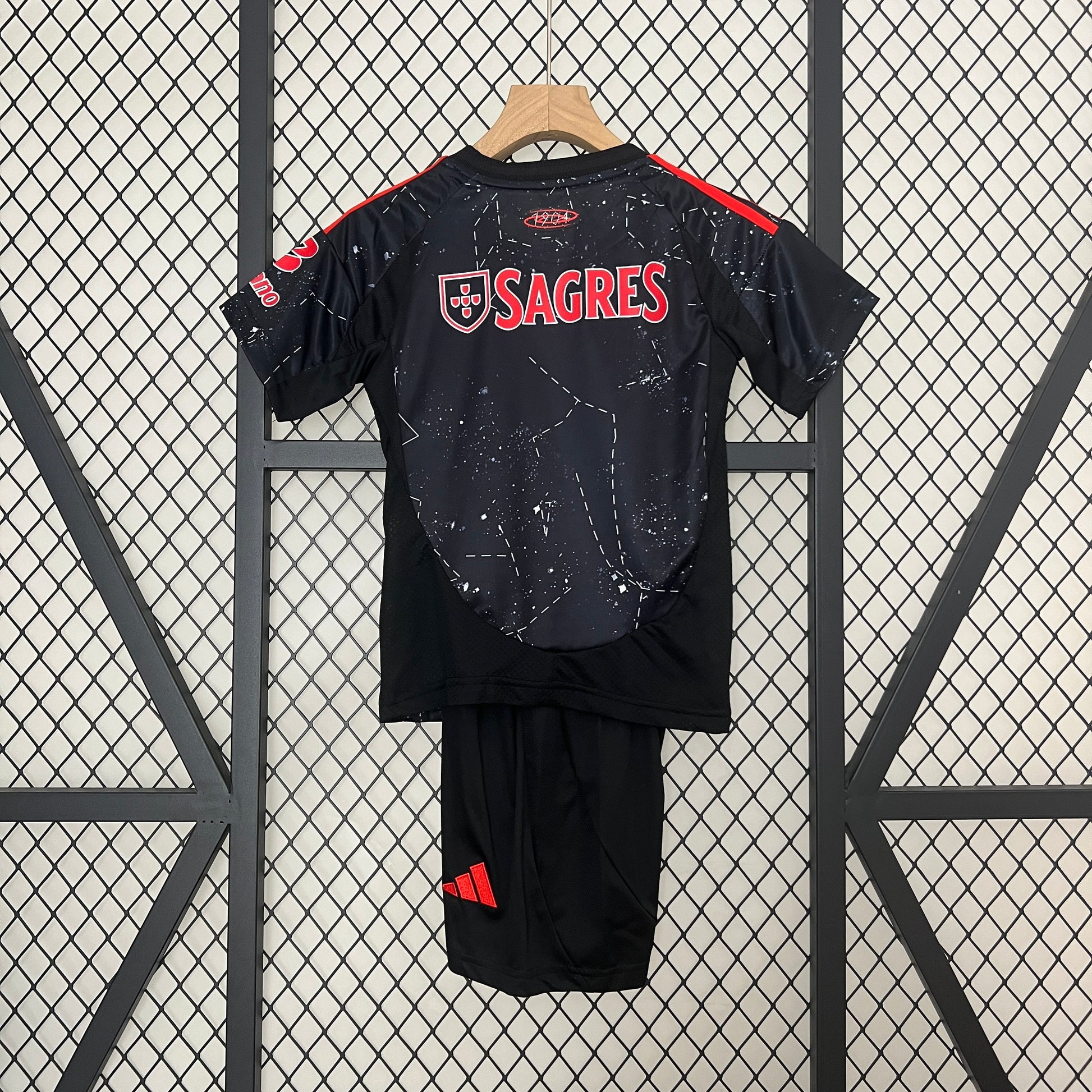 24-25 Kids Benfica away detail