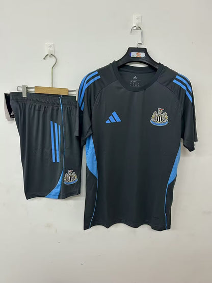 25-26 Newcastle United training jersey grey detail