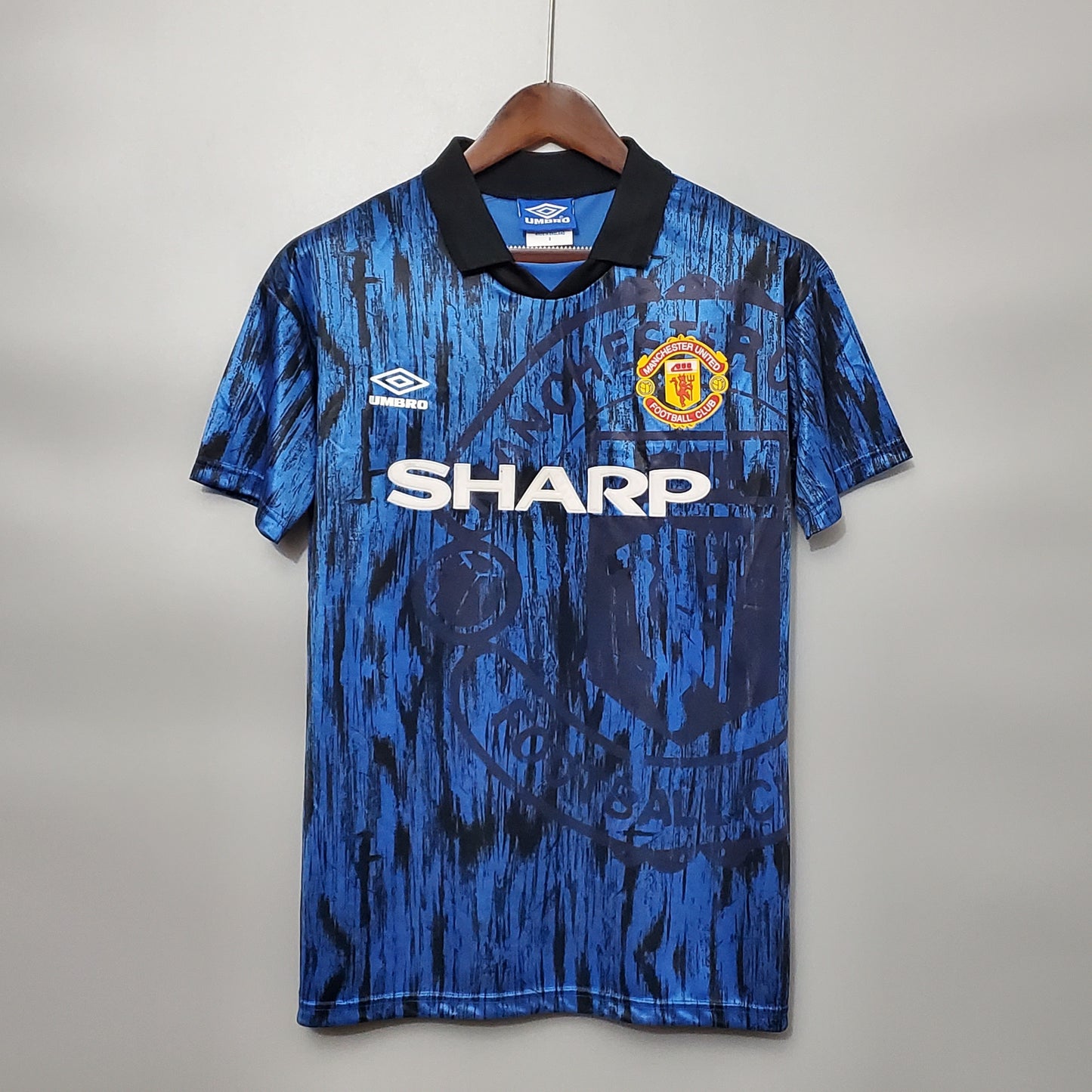 Retro 92-93 M-U in the  away detail