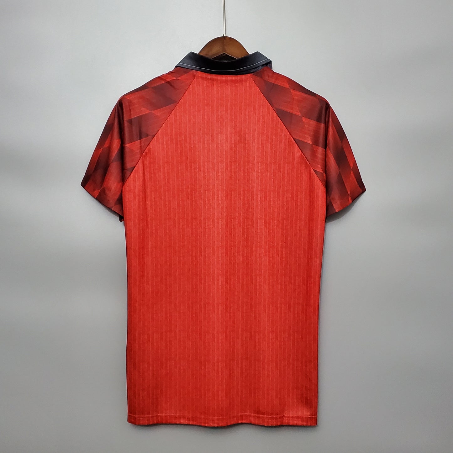 Retro 1996 M-U home detail