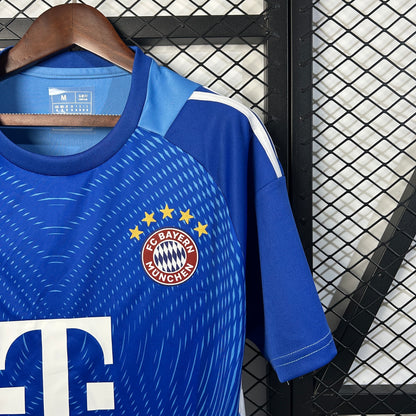 25-26 Bayern Munich Goalkeeper detail