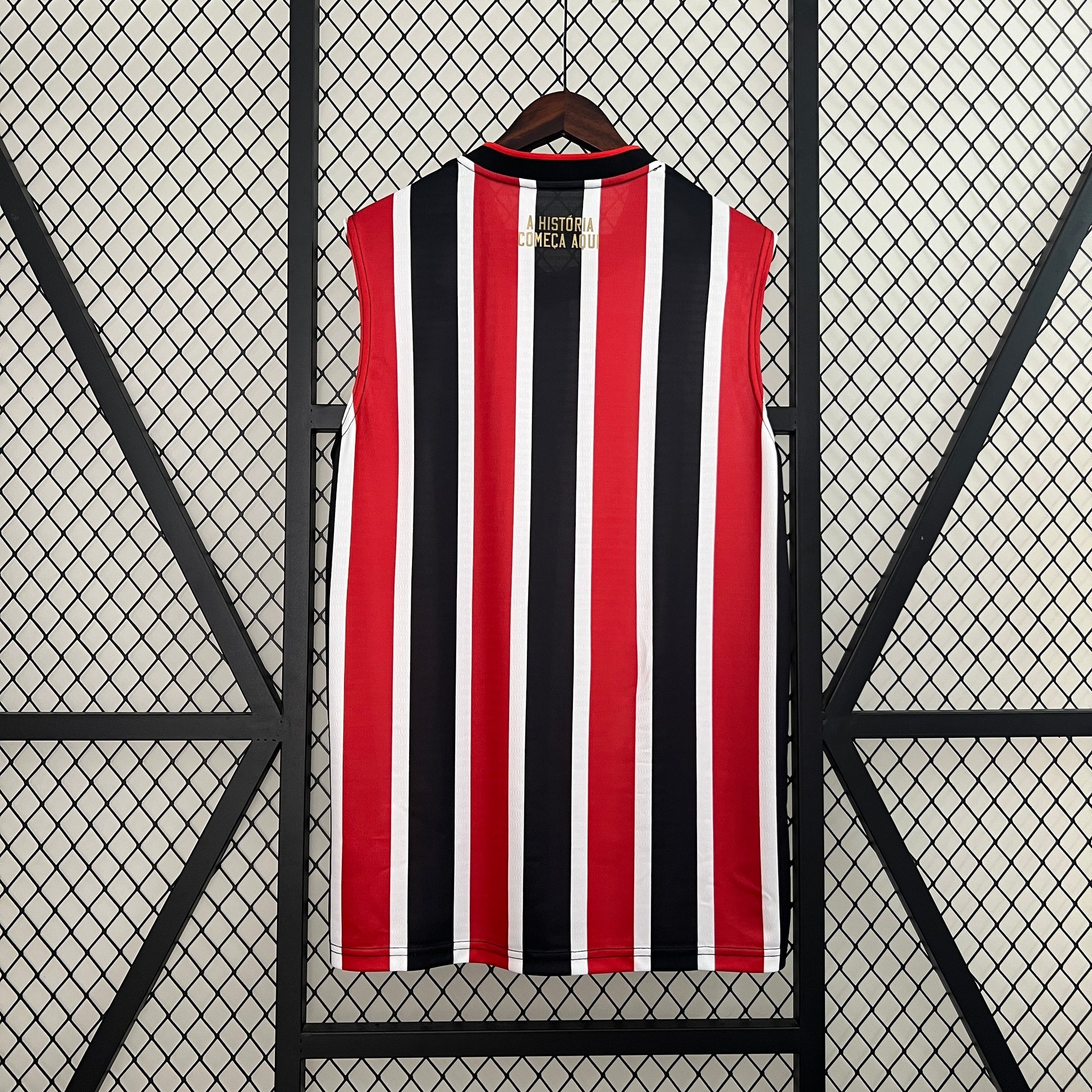 24-25 Vest Sao Paulo Away detail