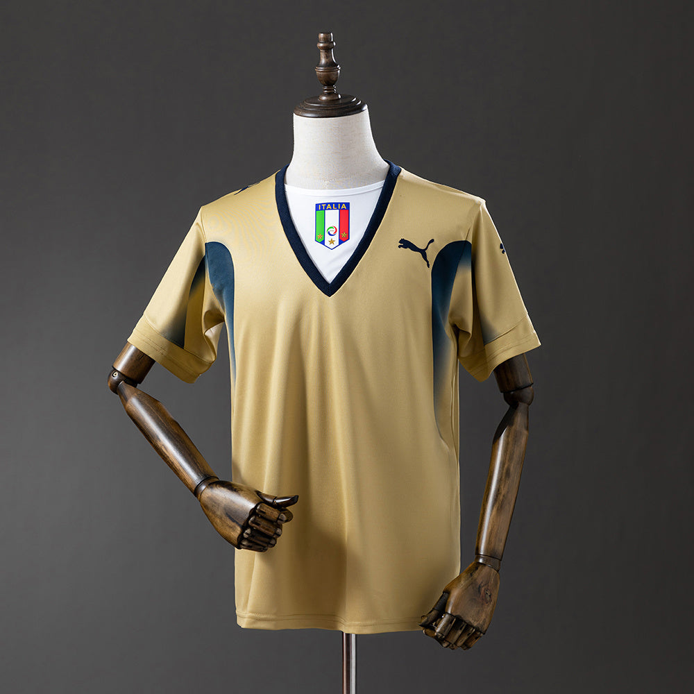 Retro 2006 Italy Golden detail