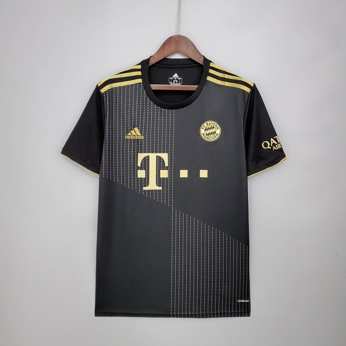 21-22 Bayern Munich away detail