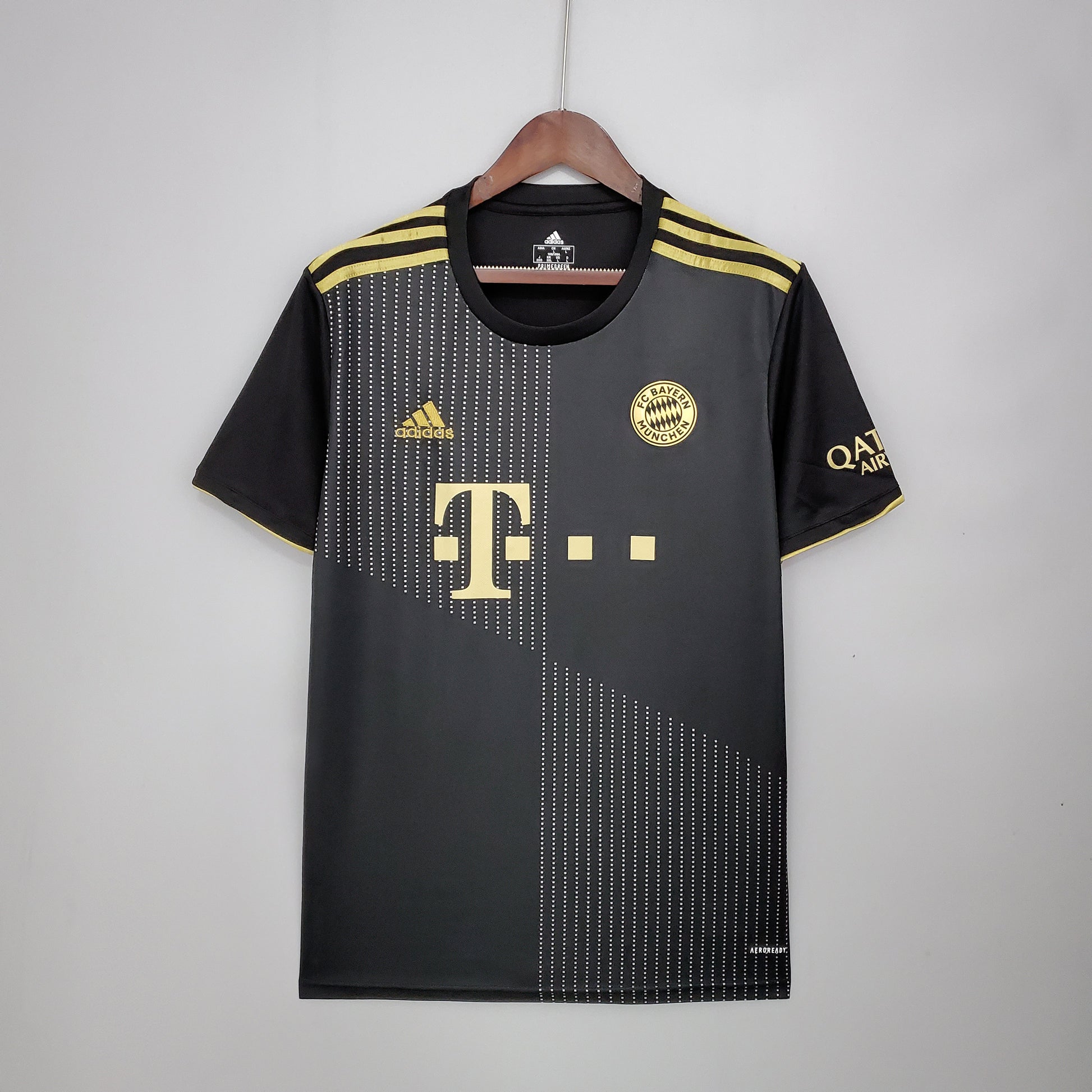 21-22 Bayern Munich away detail