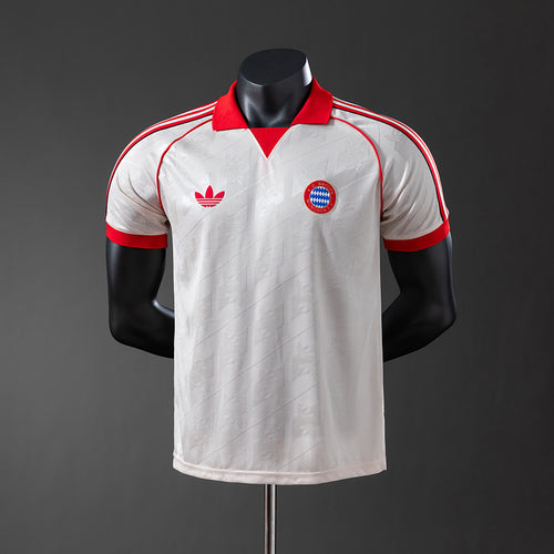 24-25 Player Retro Bayern Munich detail