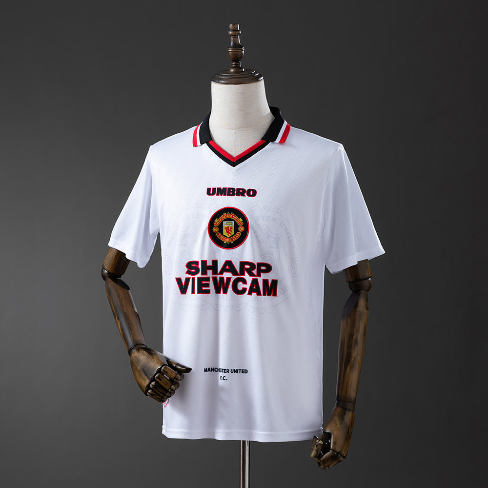 Retro M-U 96-97 away detail