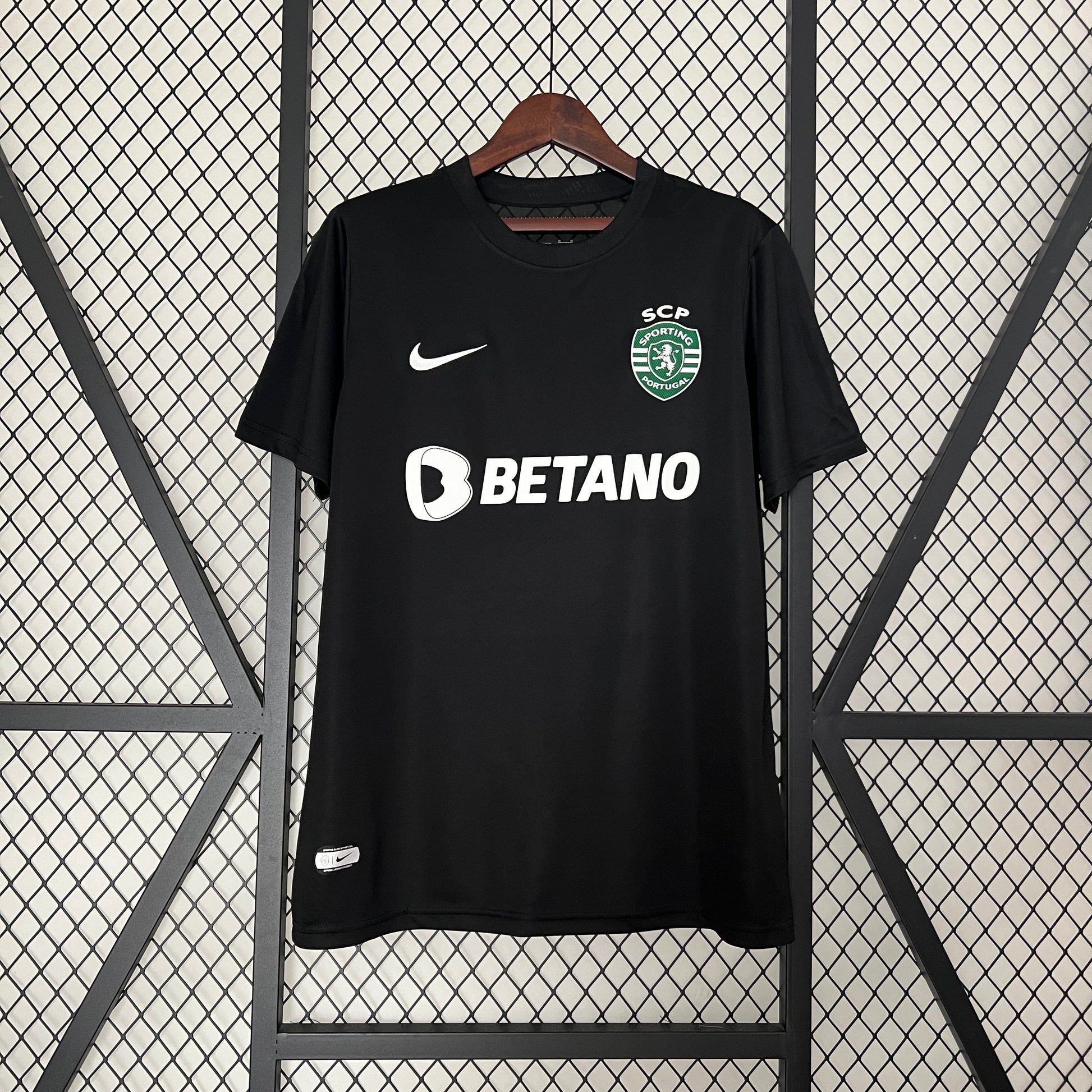 23-24 Sporting Lisbon fourth away