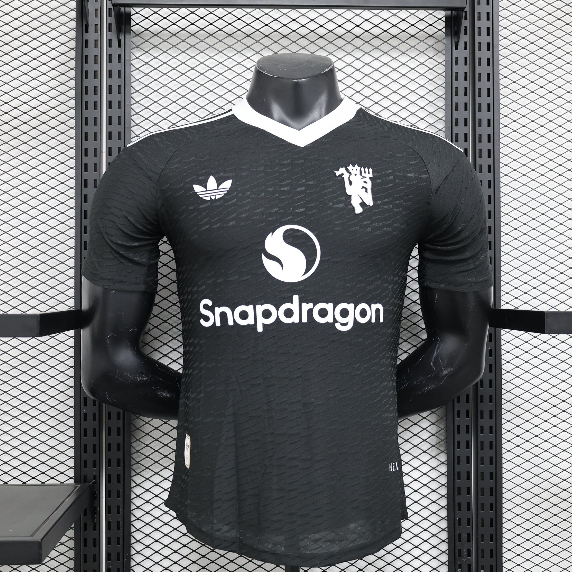 24-25 Player M-U Black detail