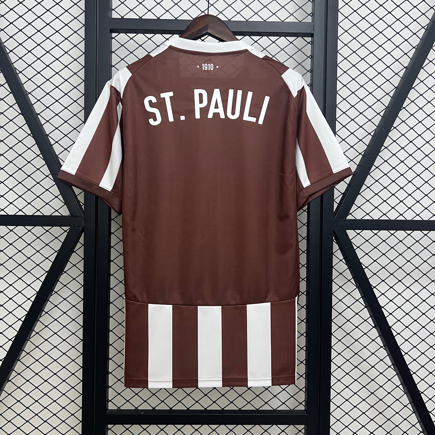 25-26 St. Pauli Home detail