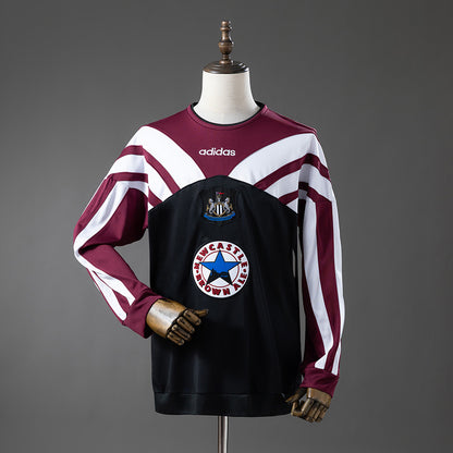 Newcastle United 95-96 Training Retro Long-Sleeve Jersey detail