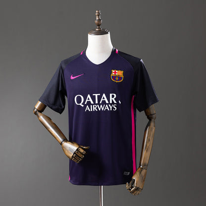 Retro Barcelona 16-17 Away detail