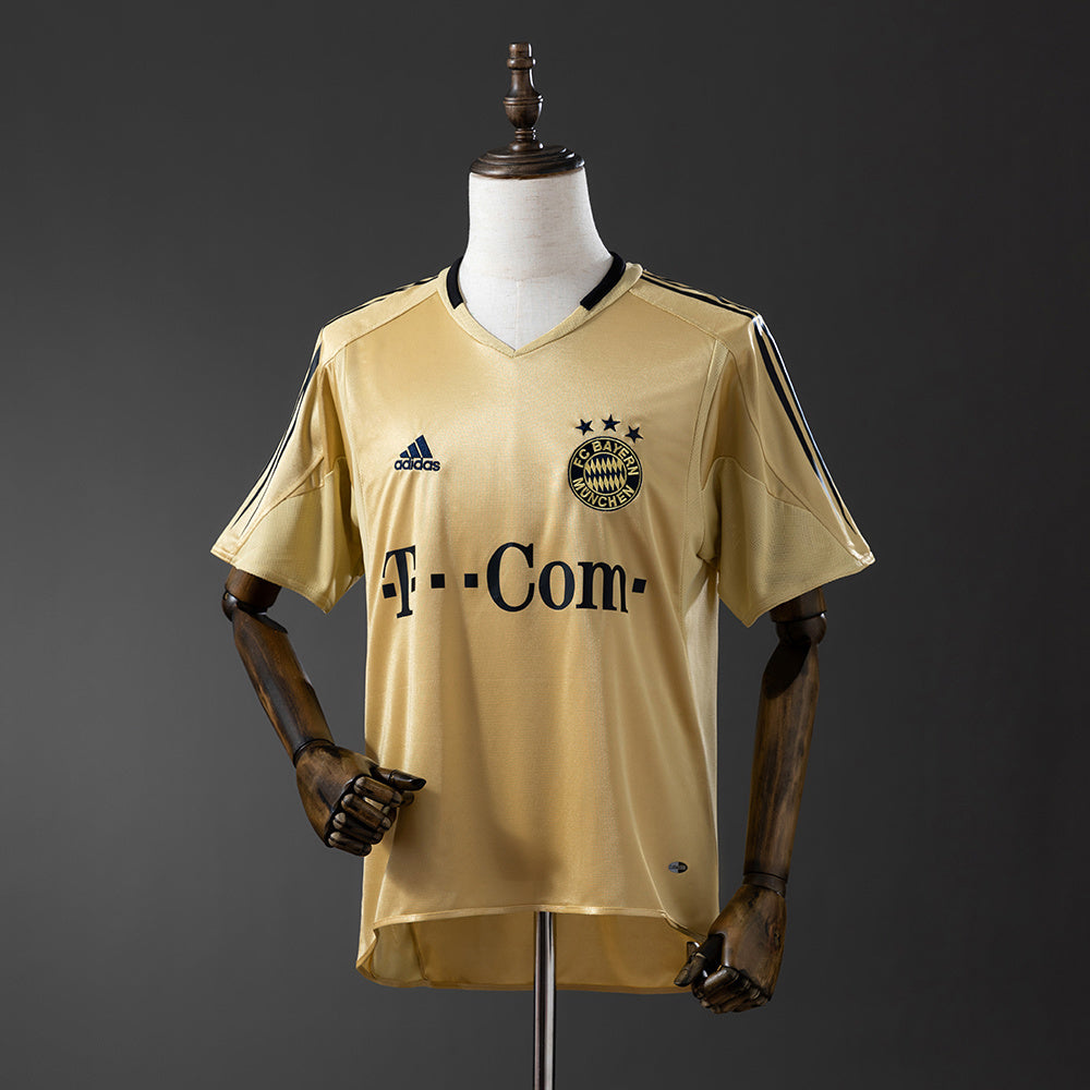 Retro 04-05 Bayern Munich away detail