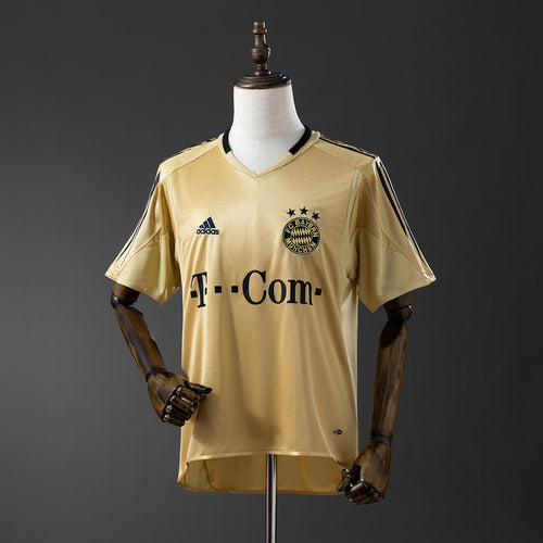 Retro 04-05 Bayern Munich away detail