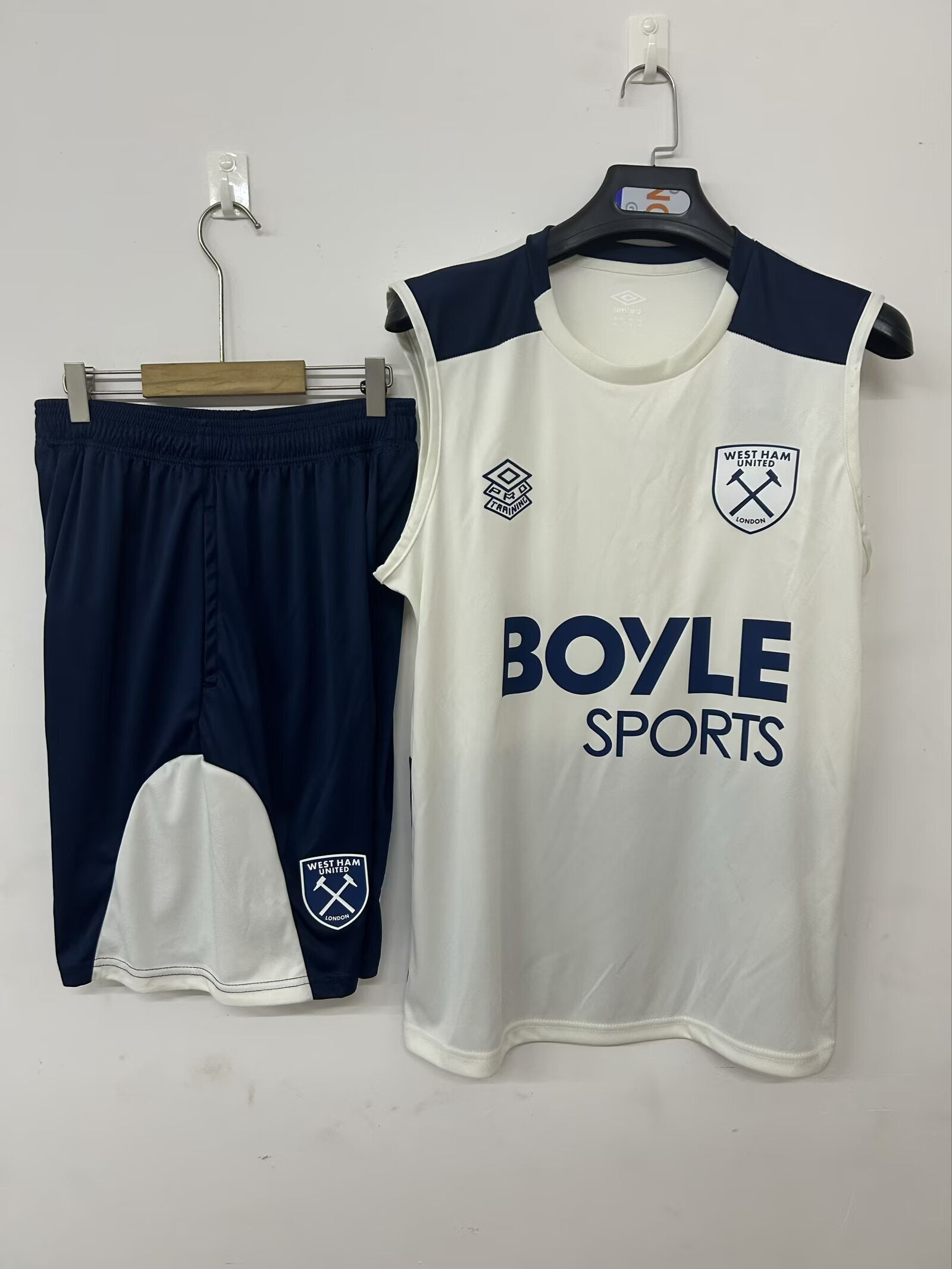 25-26 West Ham United training beige