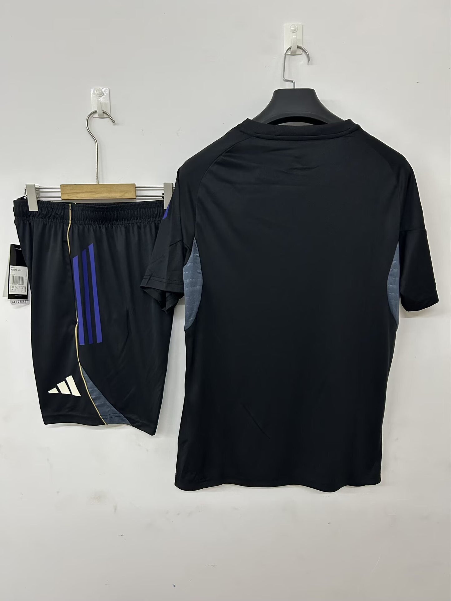 25-26 Olympique lyonnais training jersey black detail