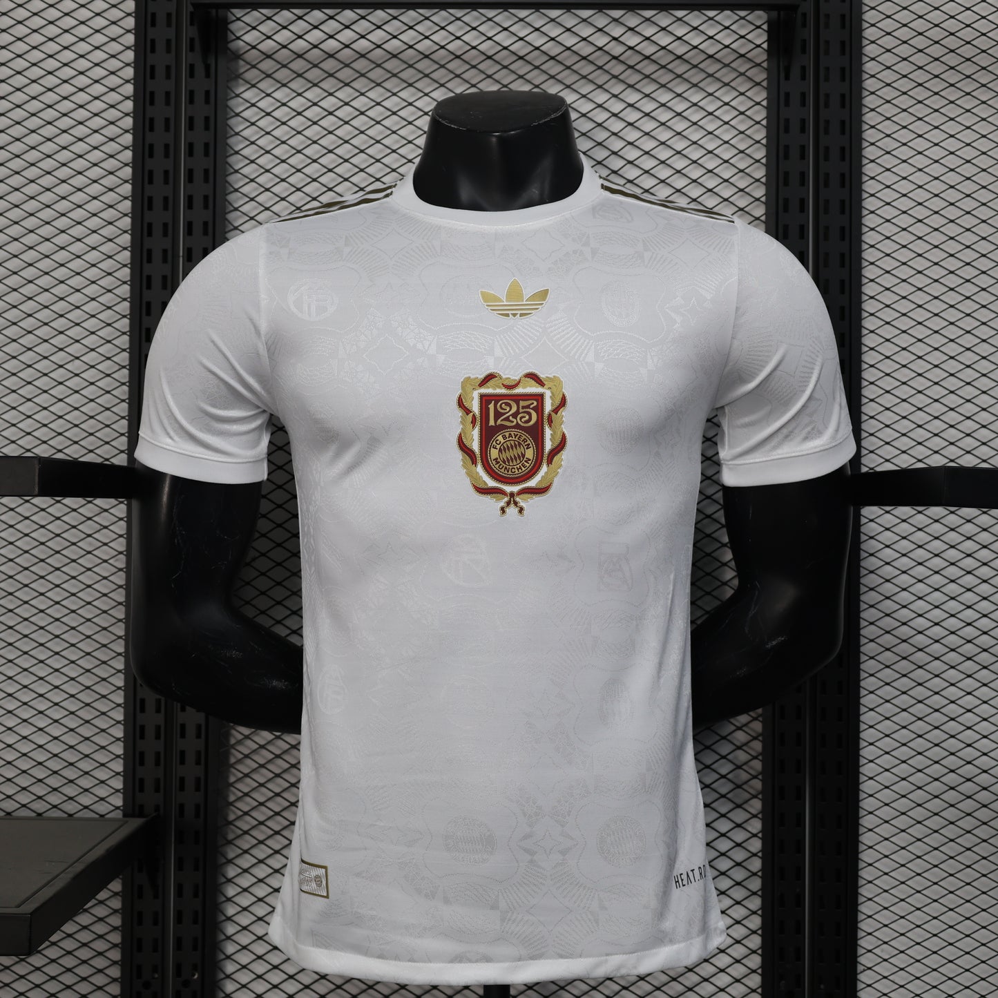 25-26 Player FC Bayern Munich 125th Anniversary White detail