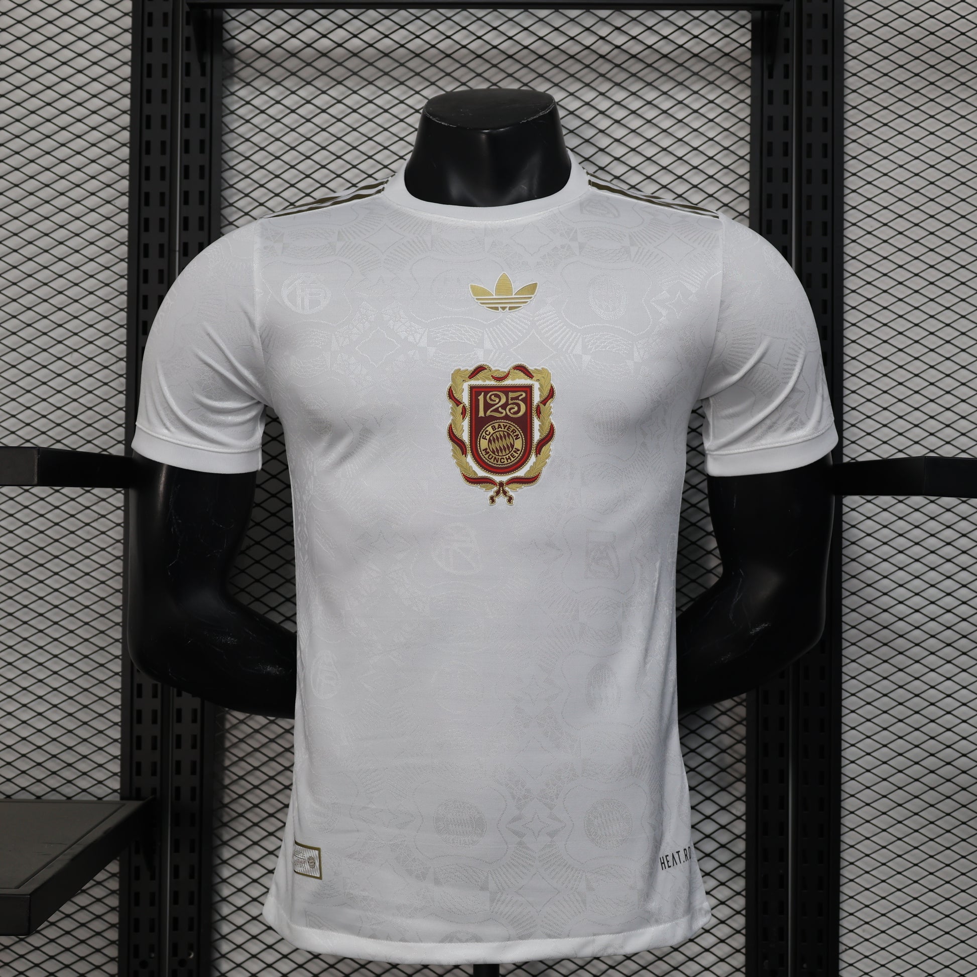 25-26 Player FC Bayern Munich 125th Anniversary White detail