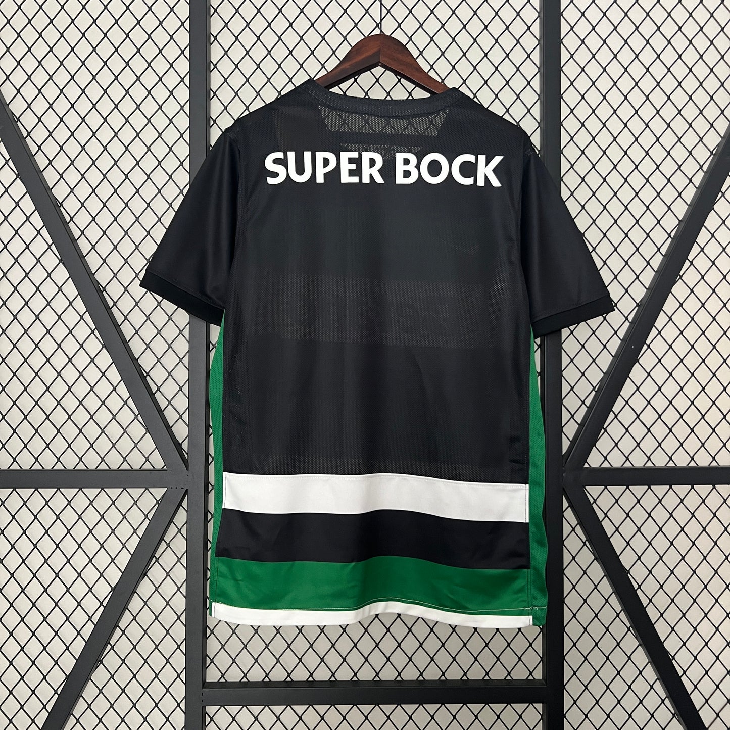 24-25 Sporting Lisbon home detail