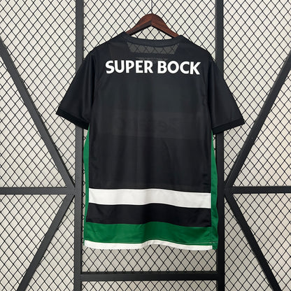 24-25 Sporting Lisbon home detail