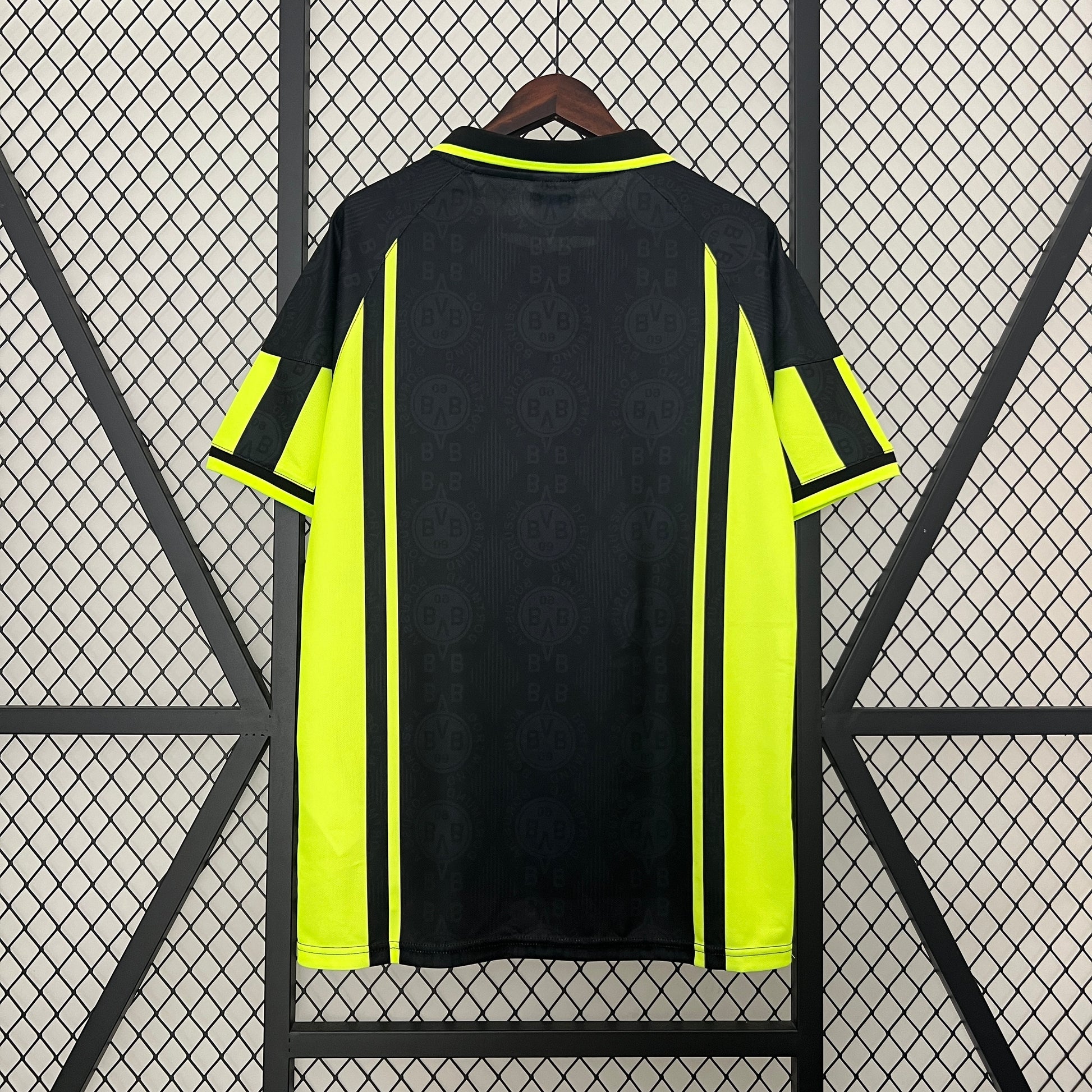 Retro Dortmund 96-97 Away detail