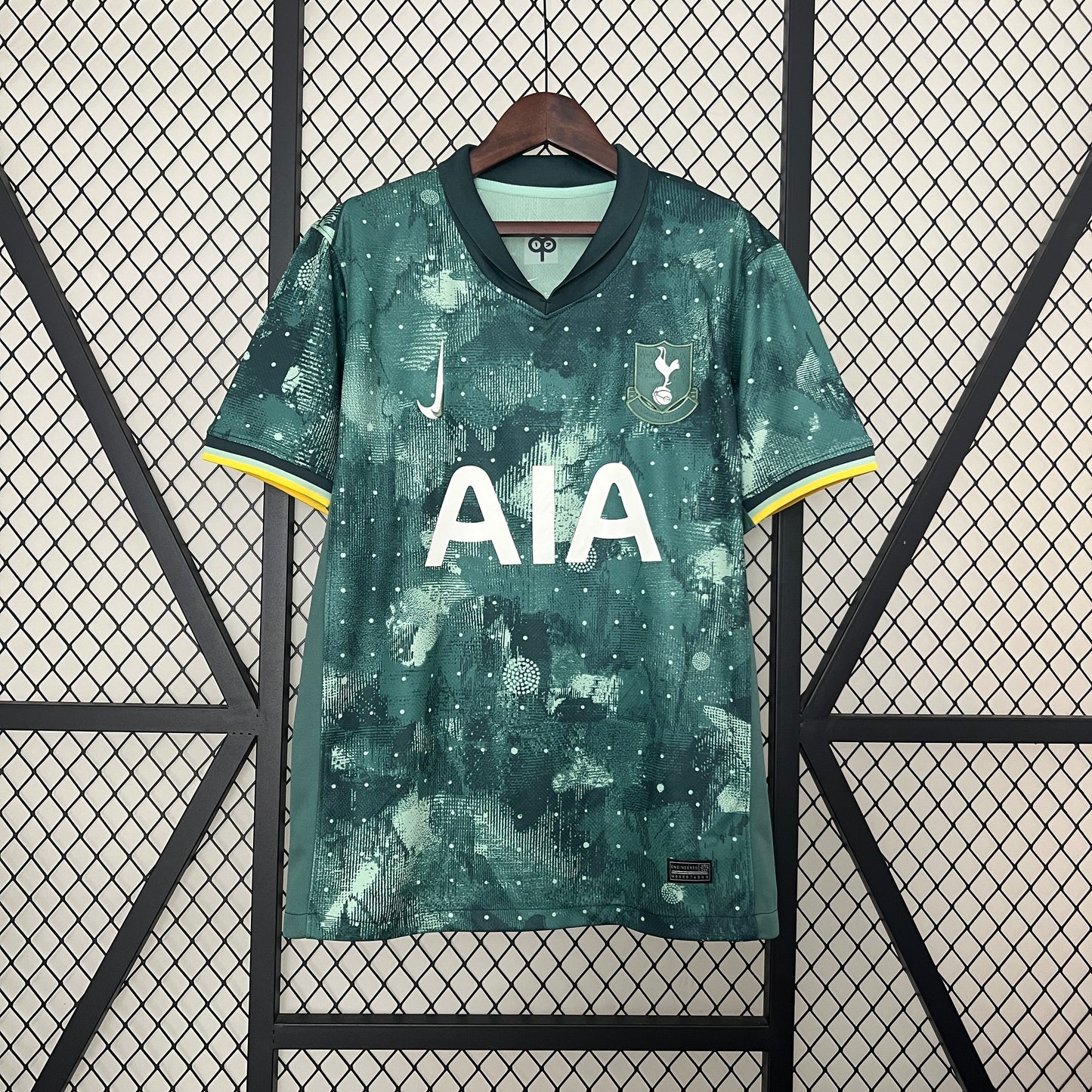 24-25 Tottenham Third Away detail