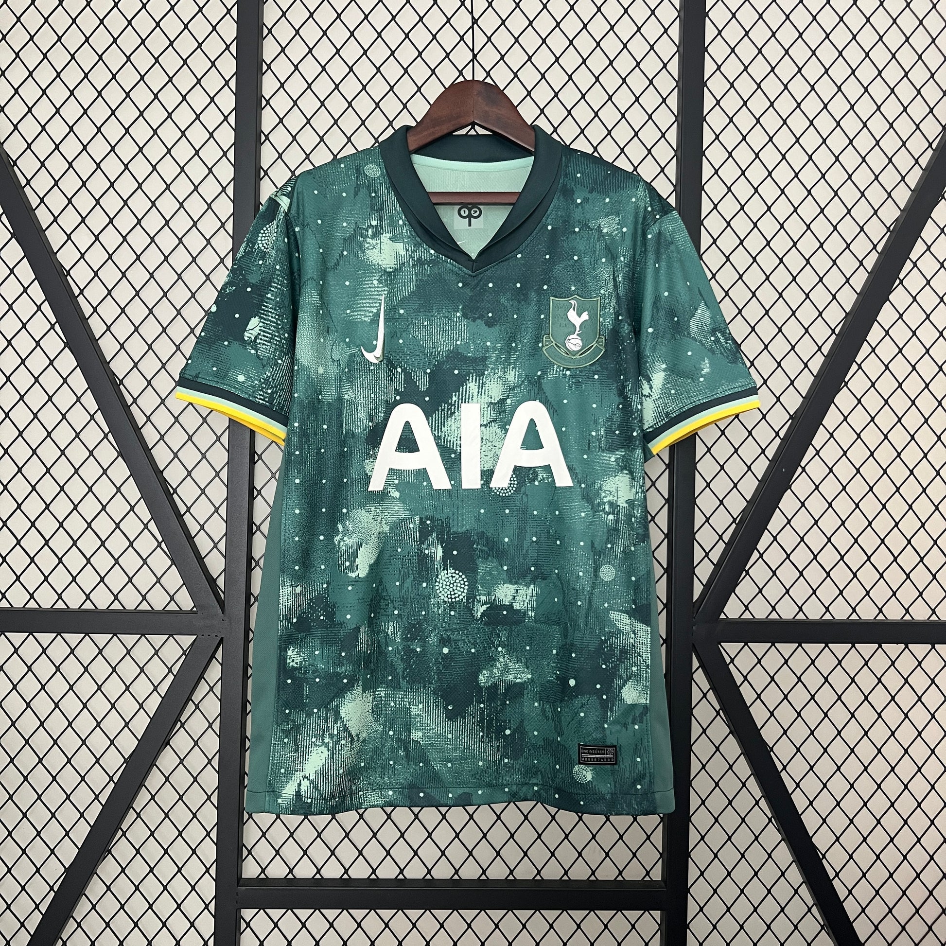 24-25 Tottenham Third Away detail