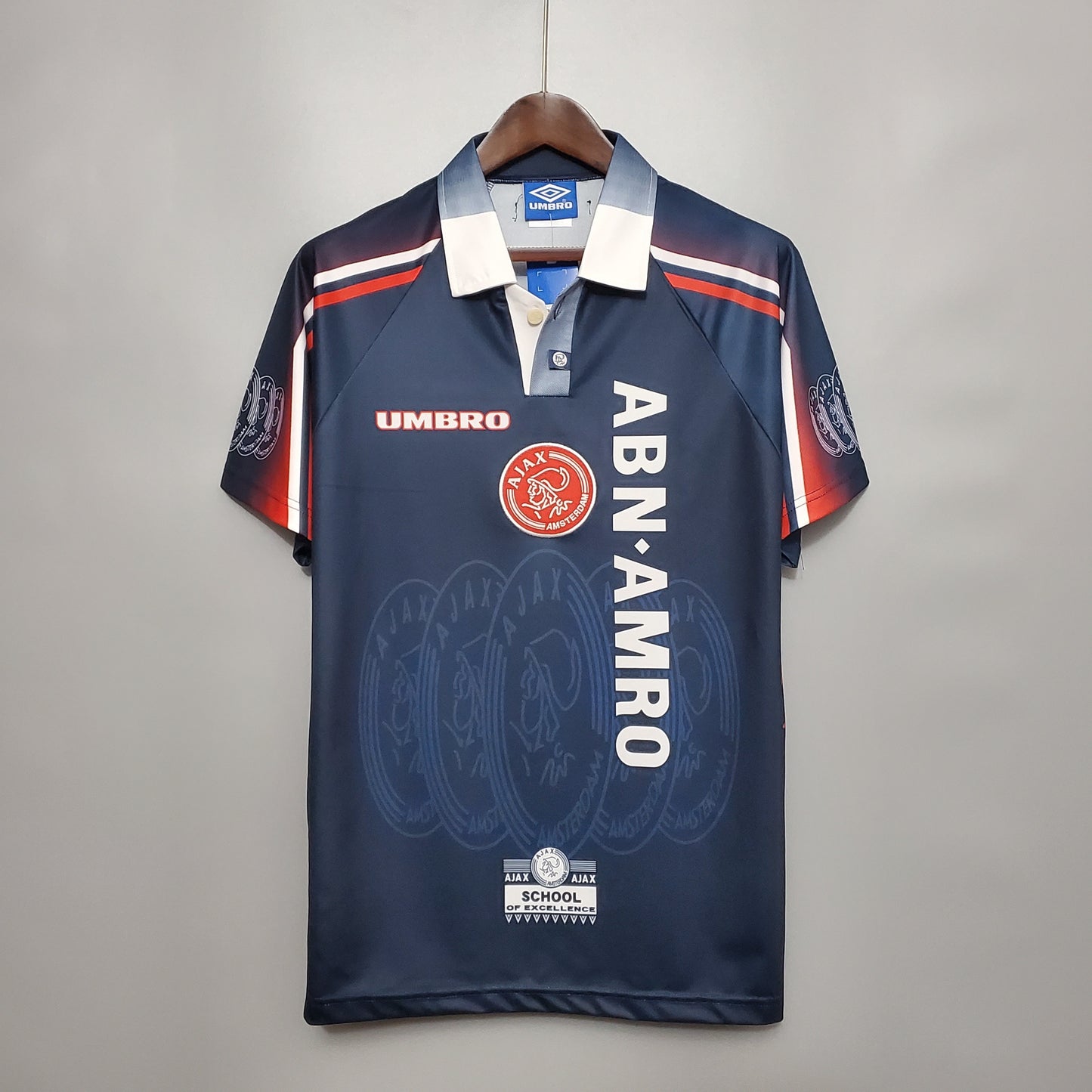 Retro Ajax 97-98 away detail
