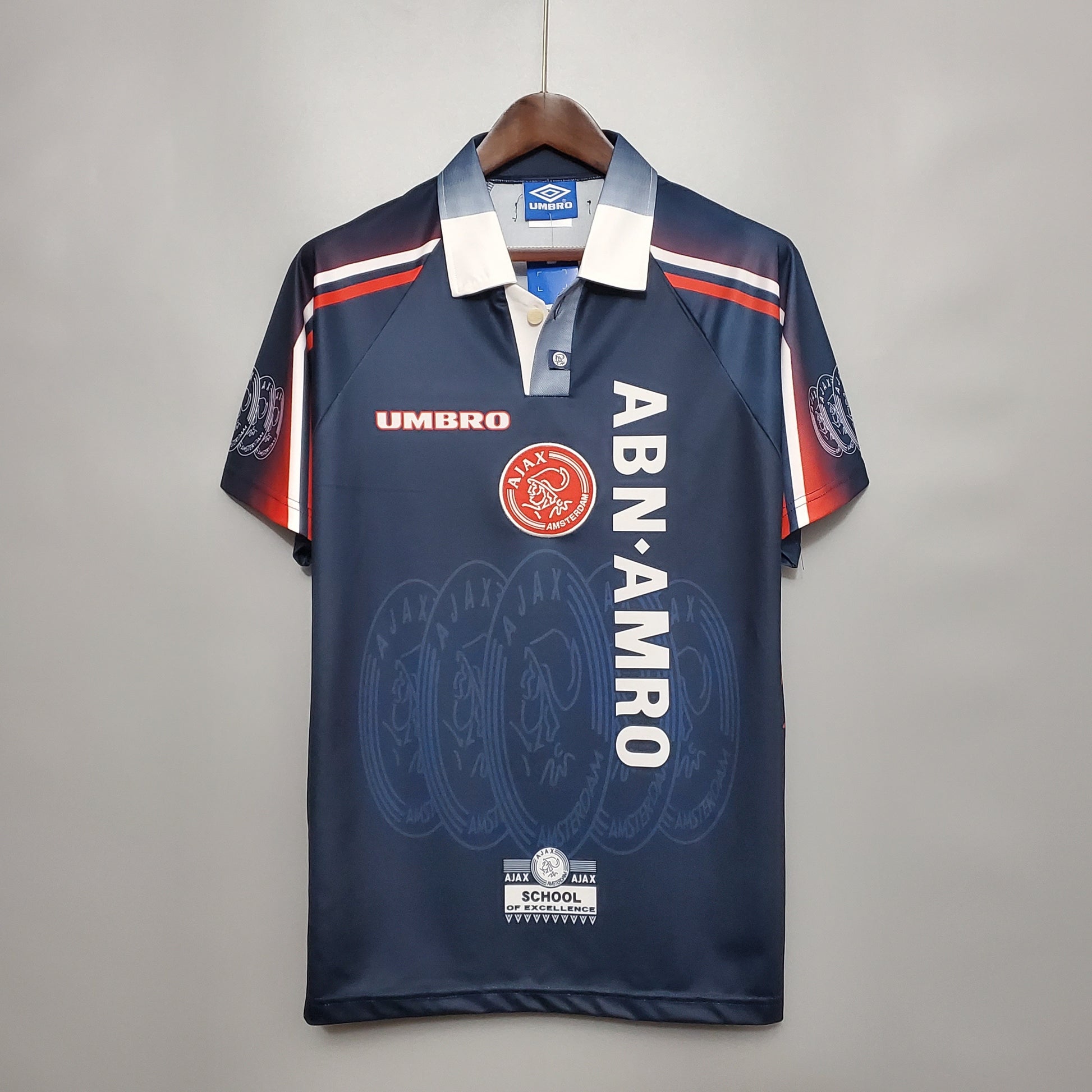 Retro Ajax 97-98 away detail