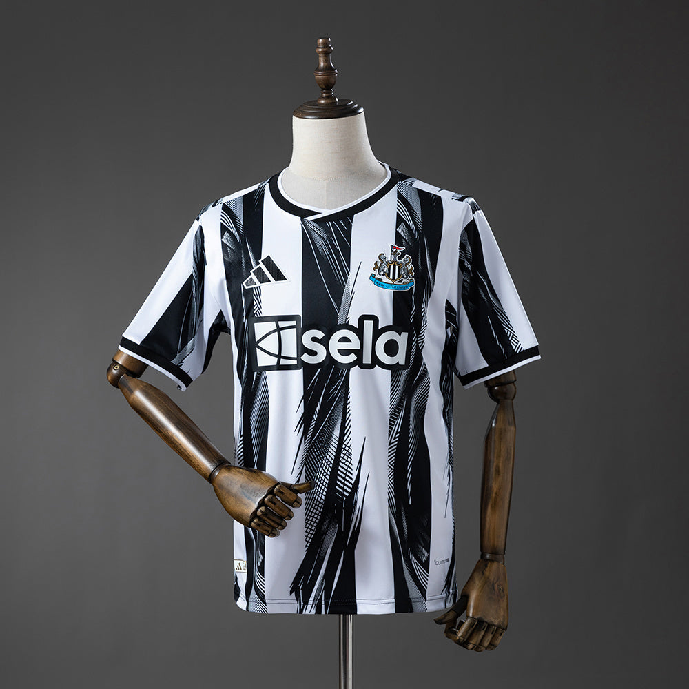 Newcastle United 26-27 Home Jersey