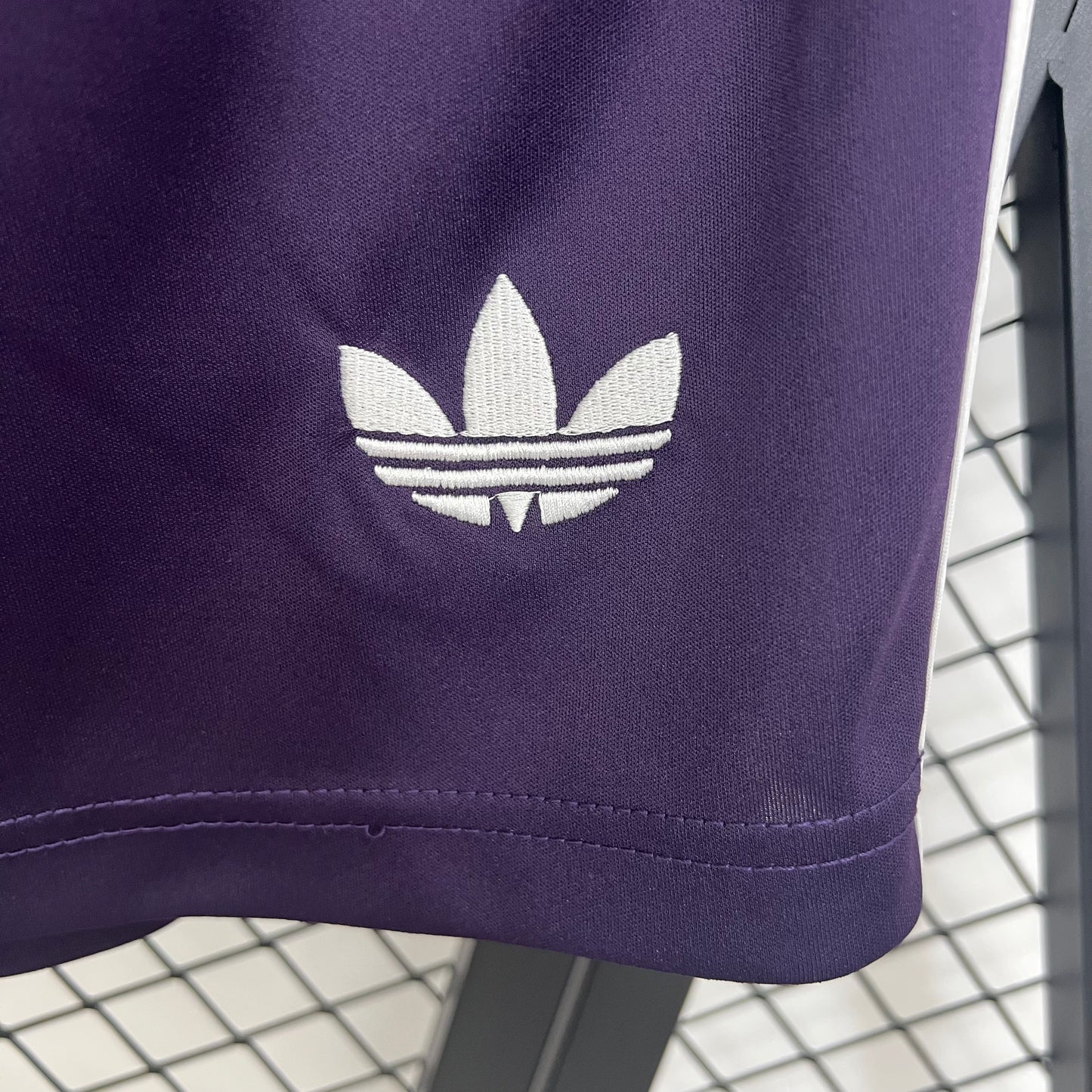 27-26 shorts M-U detail