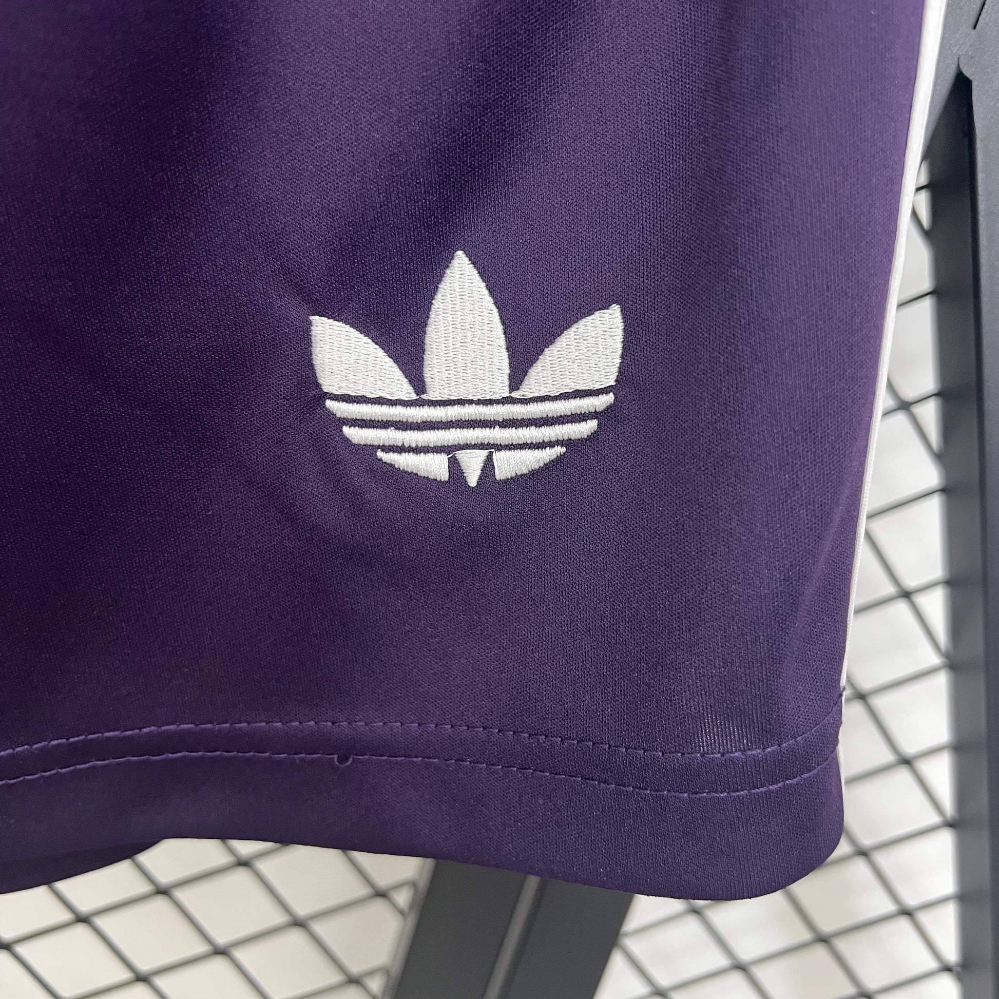 27-26 shorts M-U detail